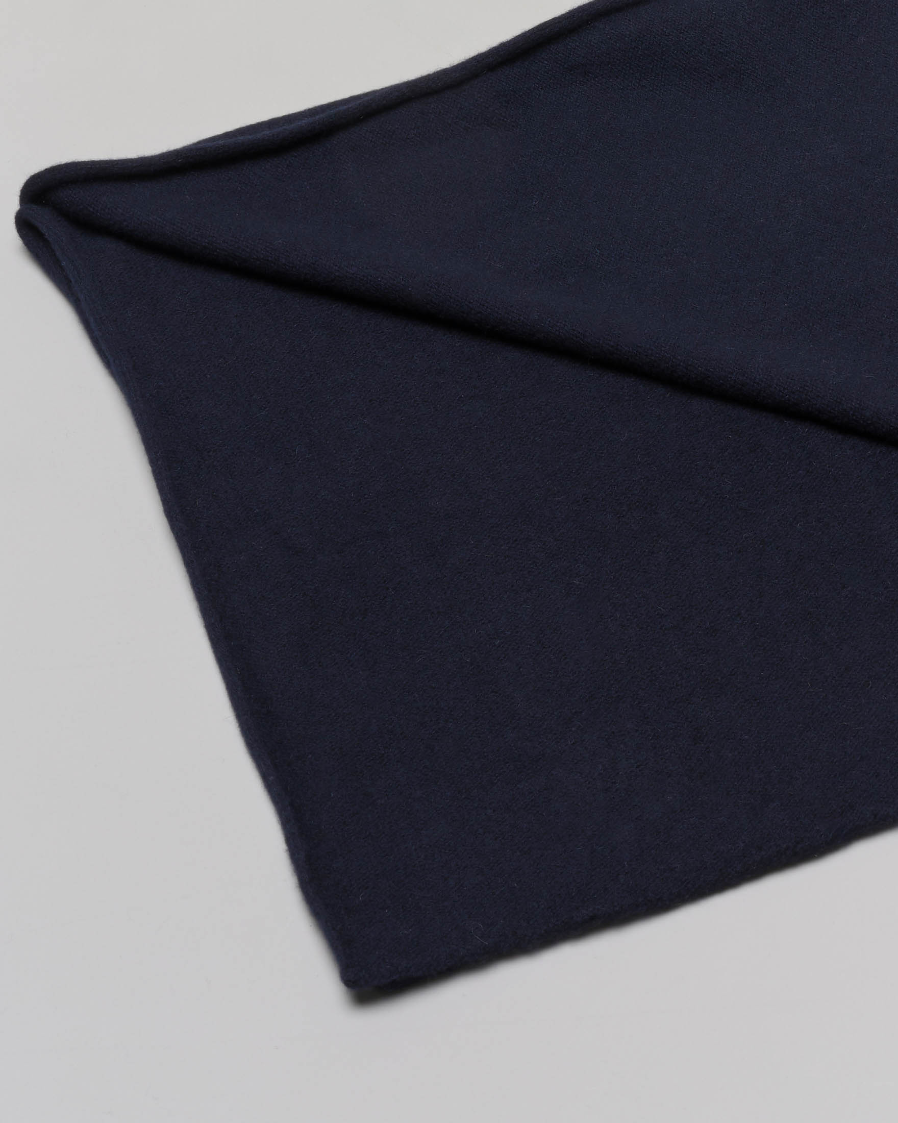 Stola Ashki.i blu in puro cachemire image