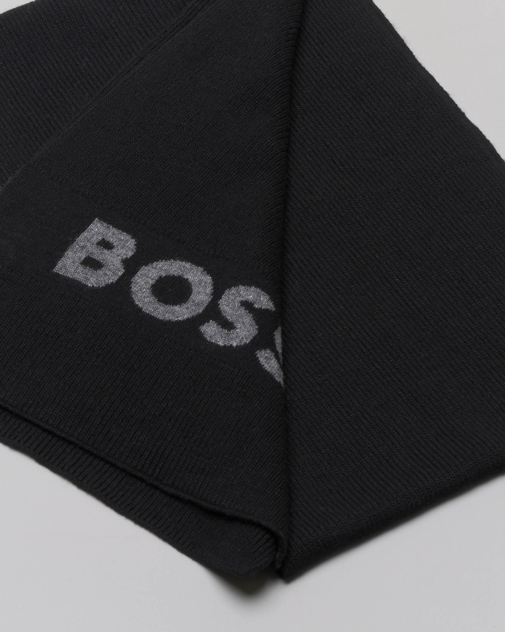 Sciarpa nera in misto lana viscosa e cachemire con logo jacquard image