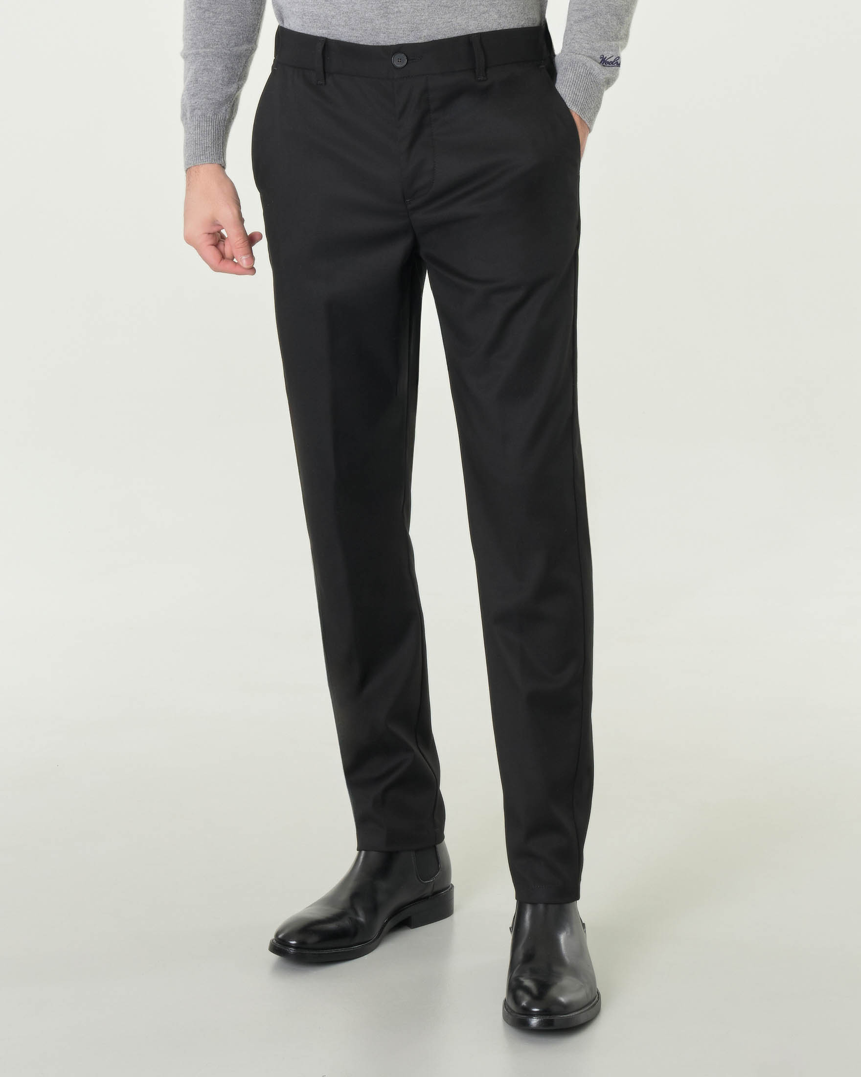 Paul Baker — Pantaloni chino neri in tessuto effetto sallia di misto viscosa con elastico inserito nel retro