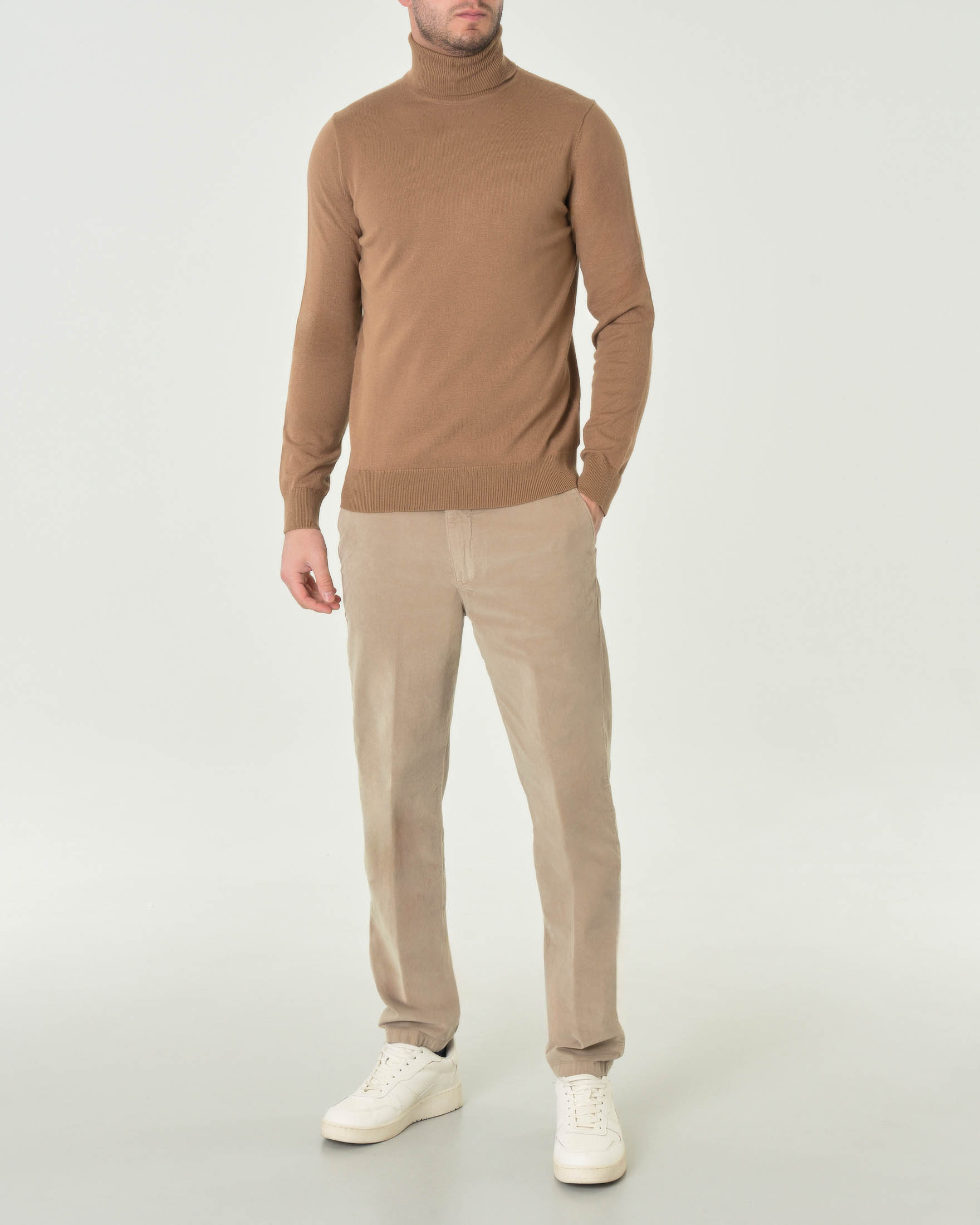 Dolcevita cammello tinta unita in misto lana e viscosa