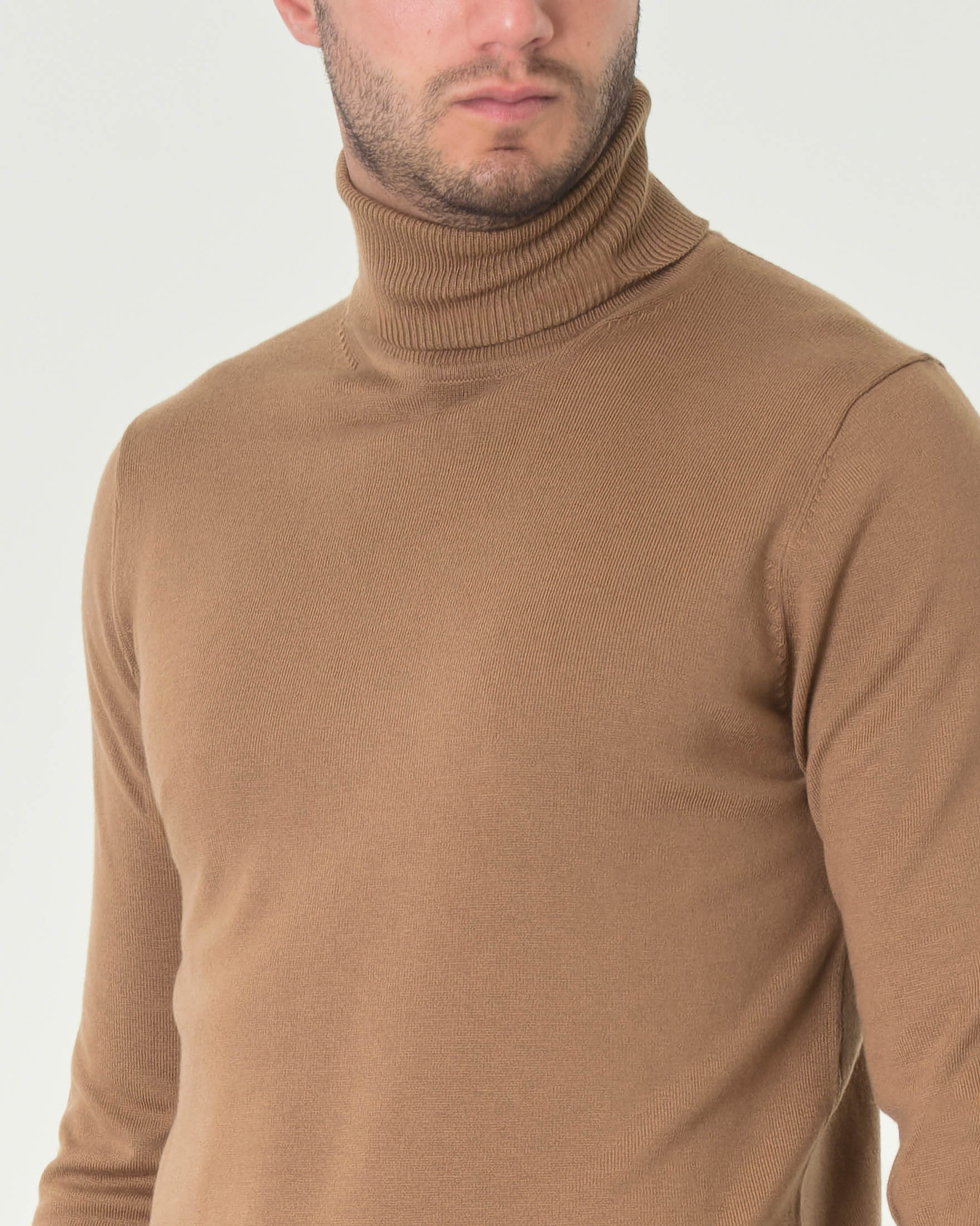 Dolcevita cammello tinta unita in misto lana e viscosa