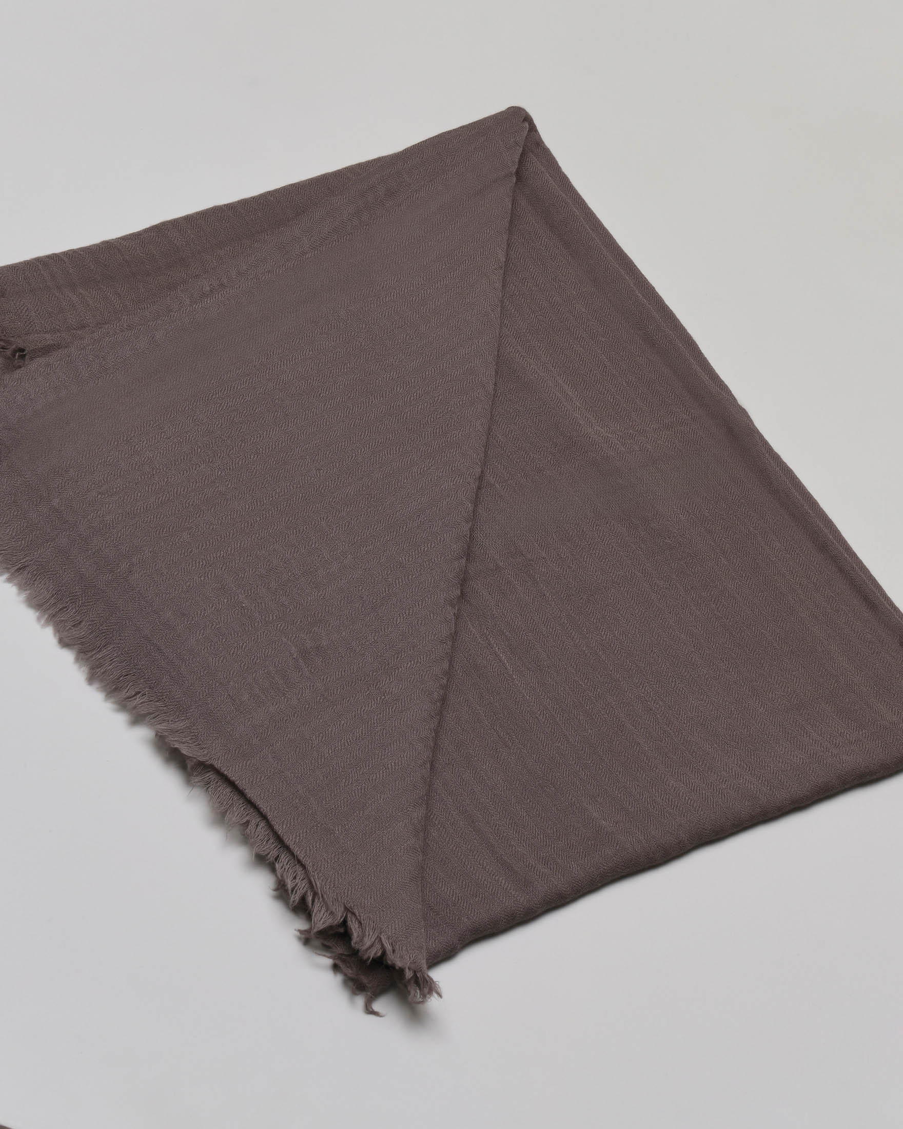 Sciarpa Raja marrone in garza di lana con orli sfrangiati