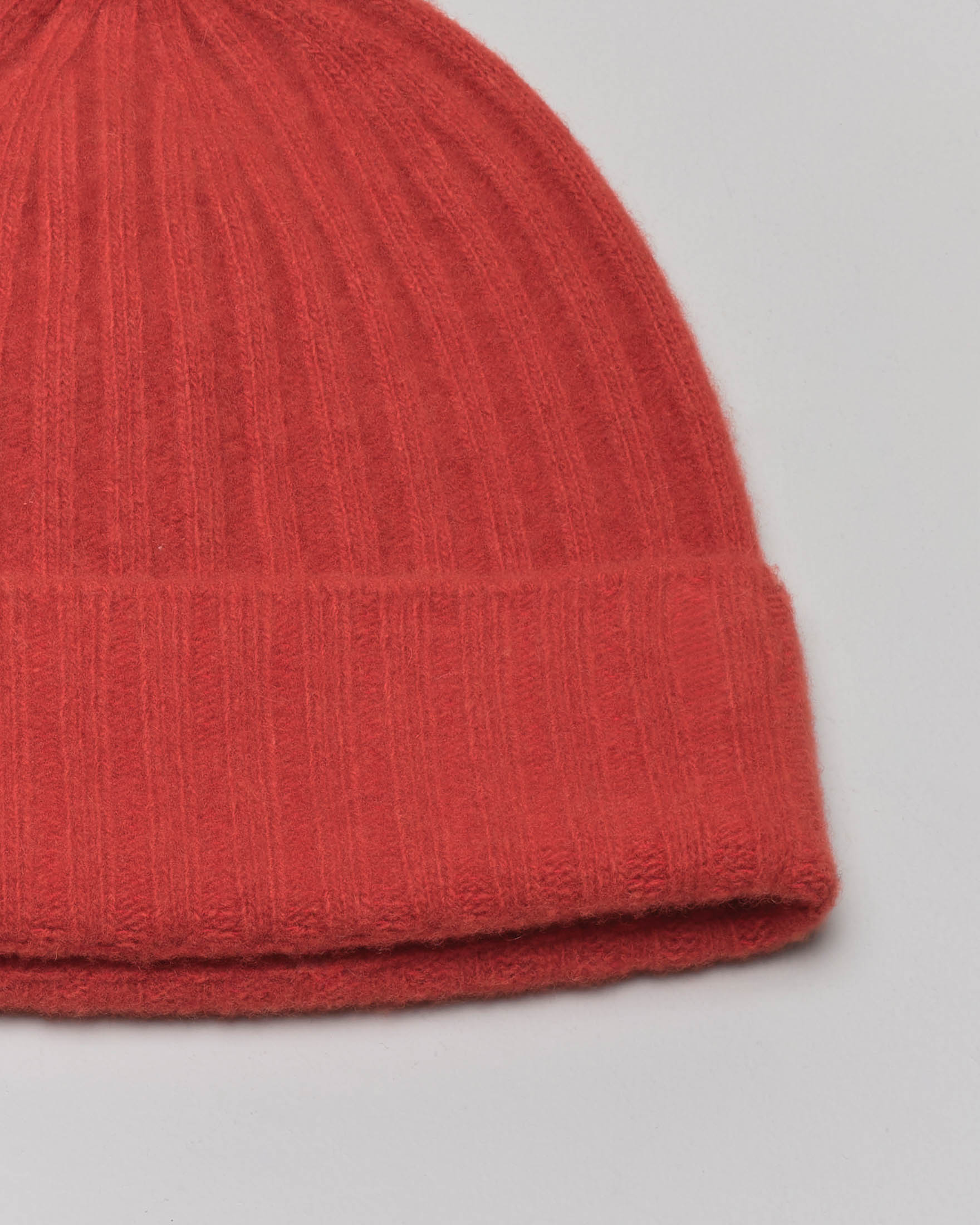 Berretto Santacana color zucca in misto lana merino e cachemire a coste con risvolto image