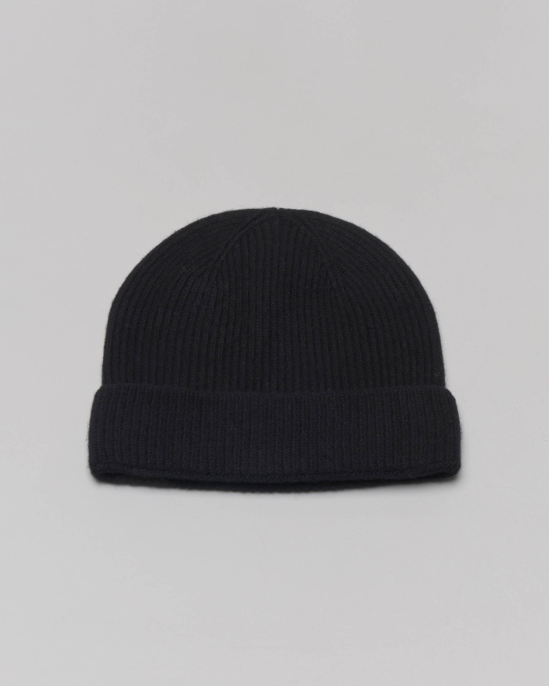 Berretto Santacana nero in misto lana merino e cachemire a costine con risvolto