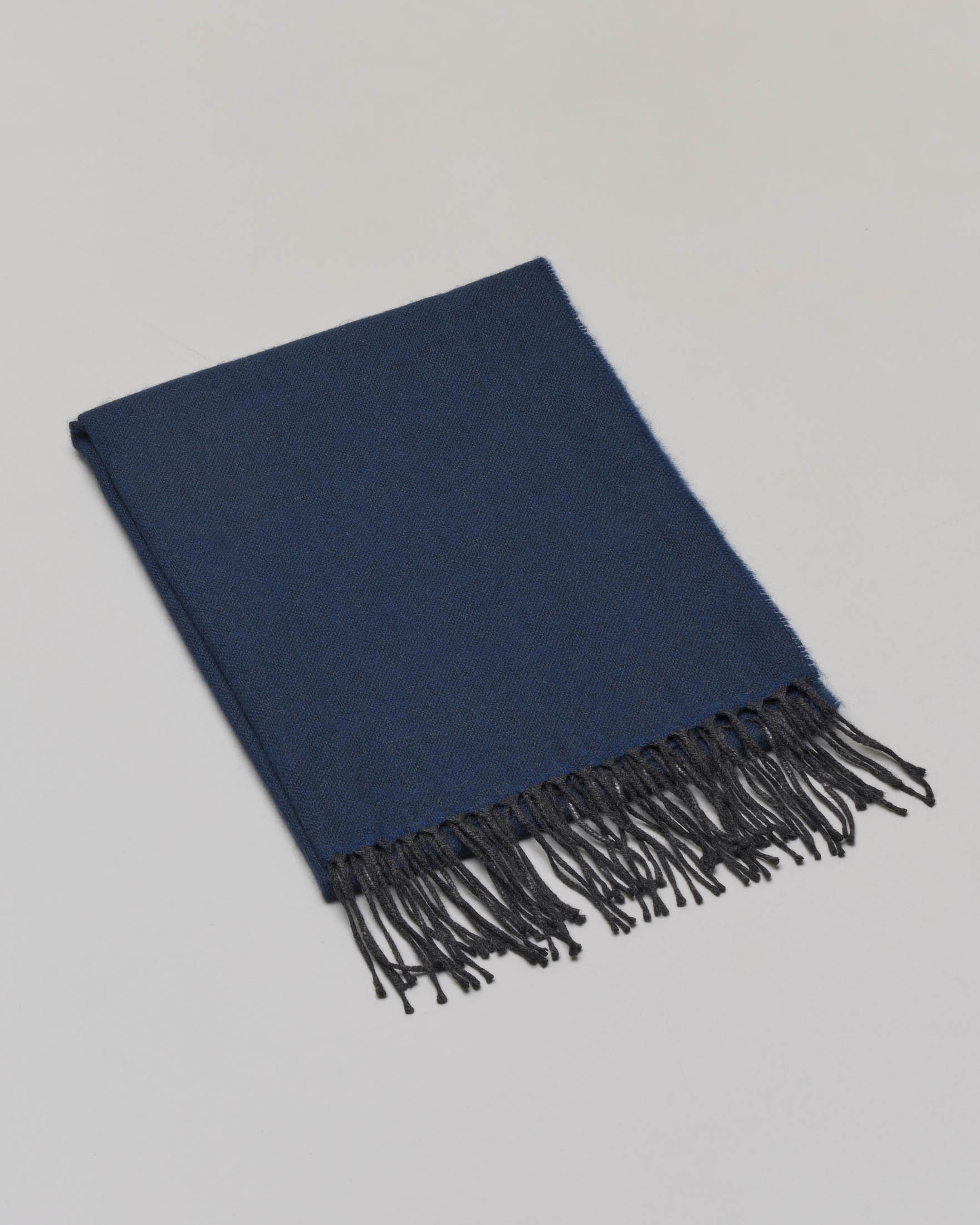 Sciarpa Pellizzari blu indaco in tessuto micro armatura con frange