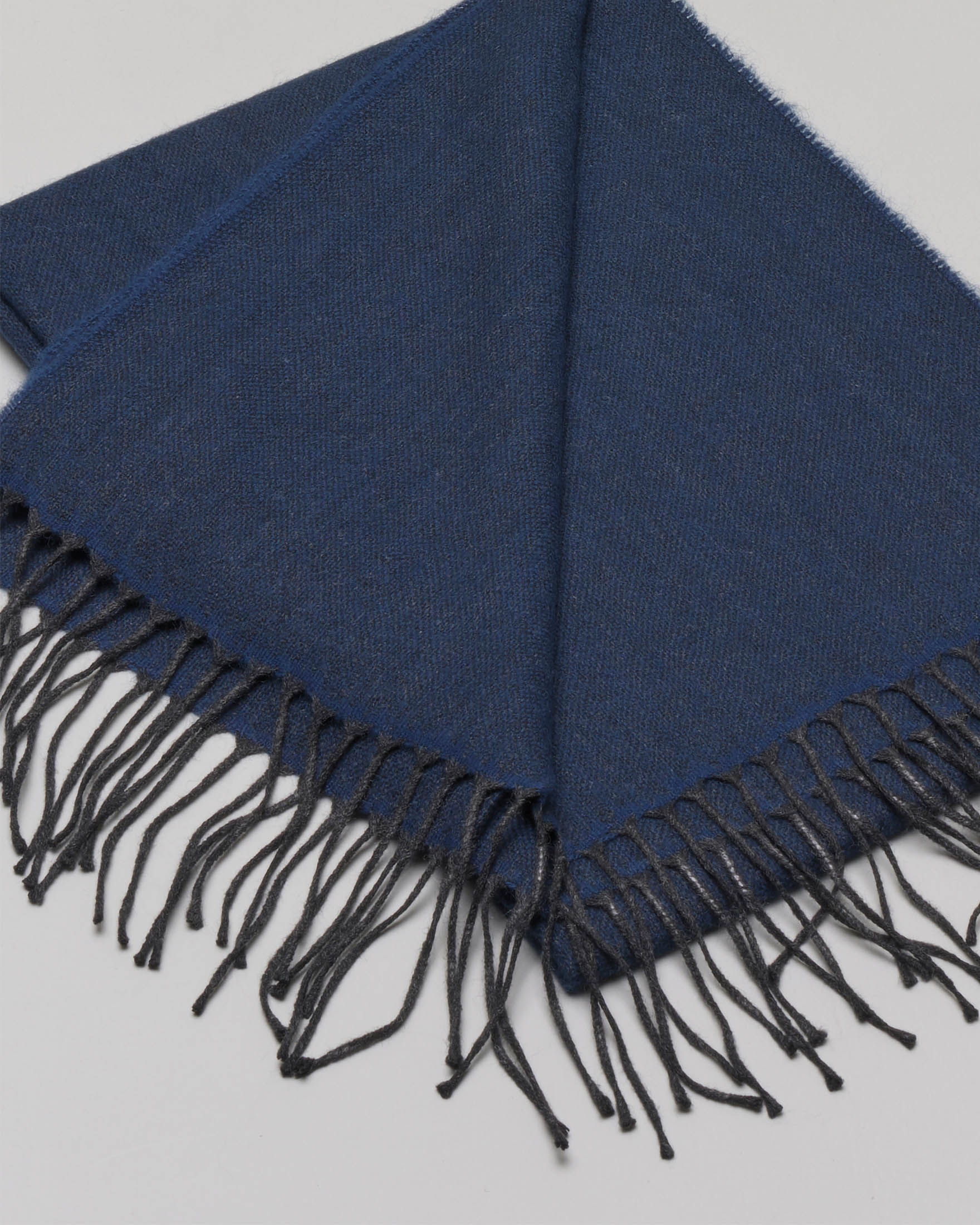 Sciarpa Pellizzari blu indaco in tessuto micro armatura con frange image