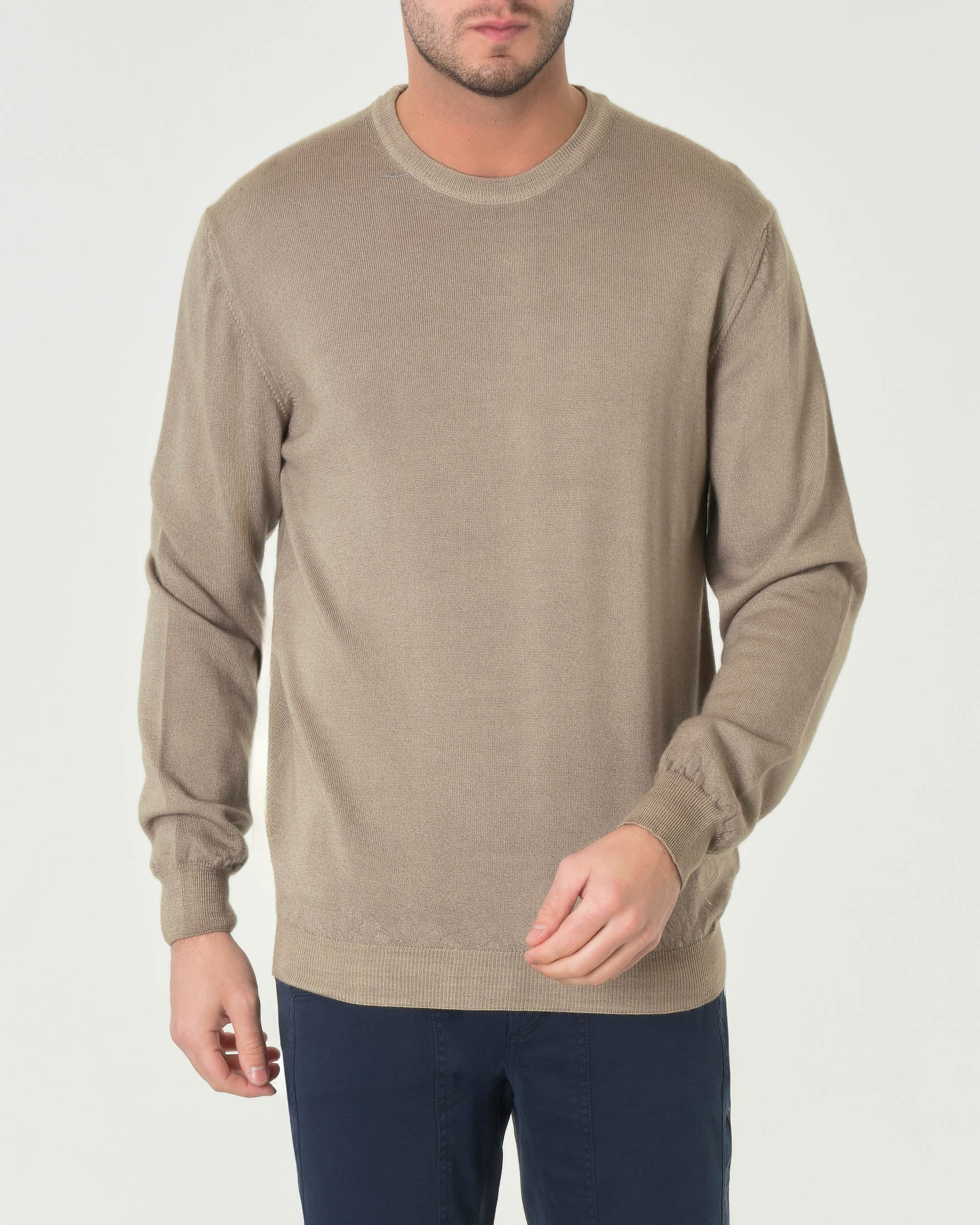 Maglia girocollo color noce in pura lana merino con logo ricamato in tono sul fondo