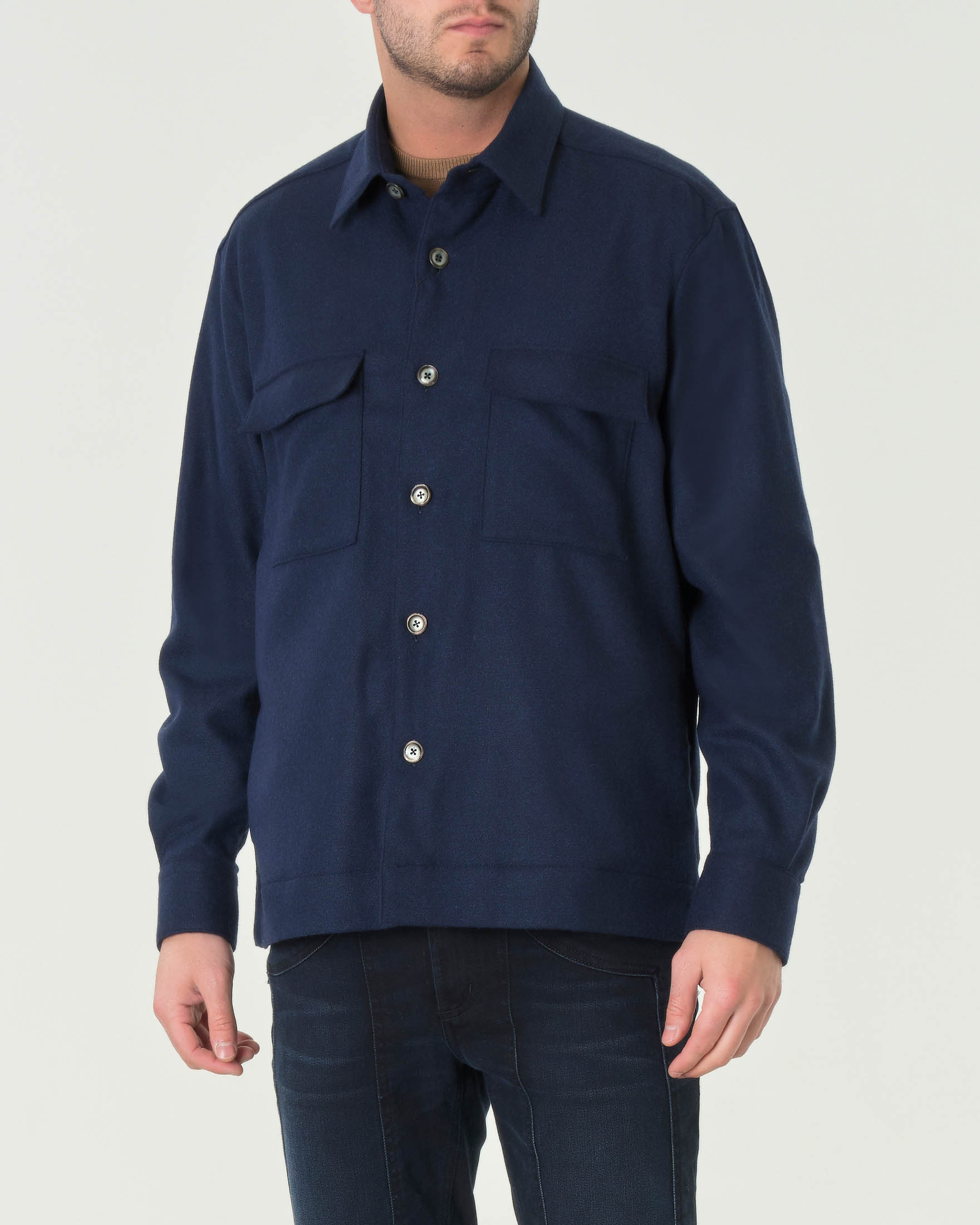 Overshirt blu in flanella di misto lana stretch con tasconi applicati sul petto