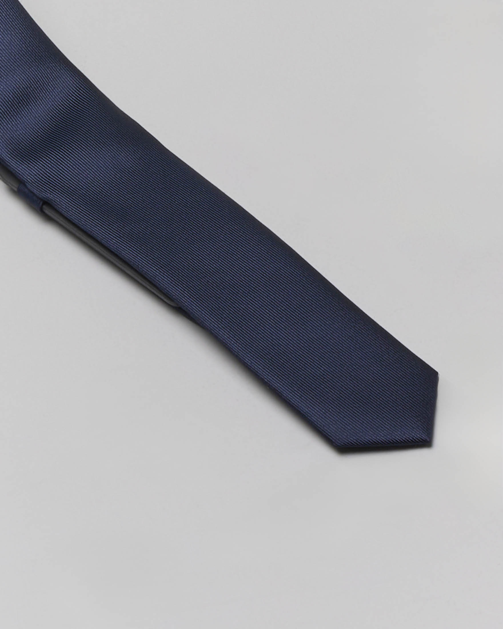 Cravatta blu in pura seta image