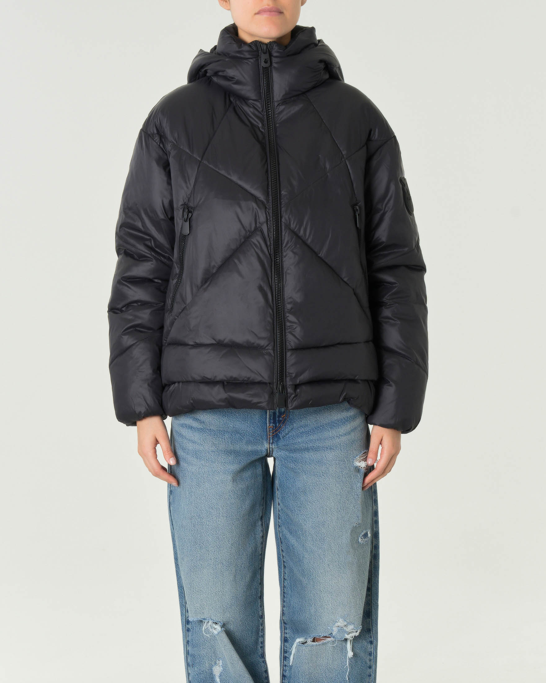 Piumino con cappuccio nero in tela tecnica con trapuntatura geometrica e cerniere laterali image