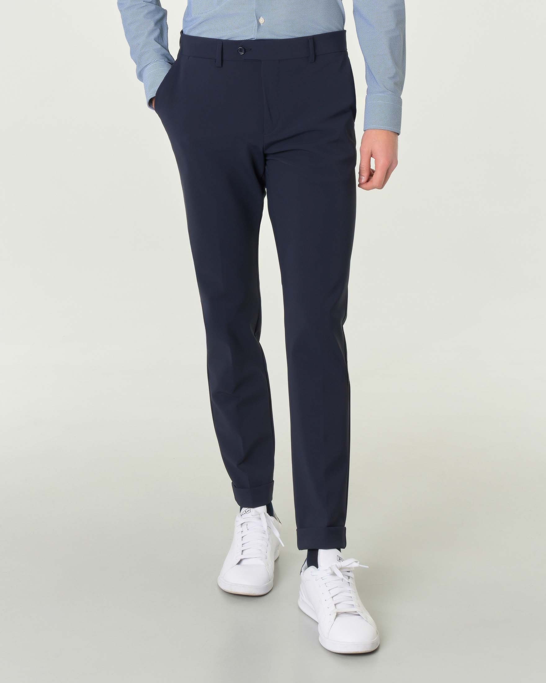 Rodolfo Pellizzari — Pantaloni chino blu navy slim-fit in tessuto tecnico con risvolto al fondo