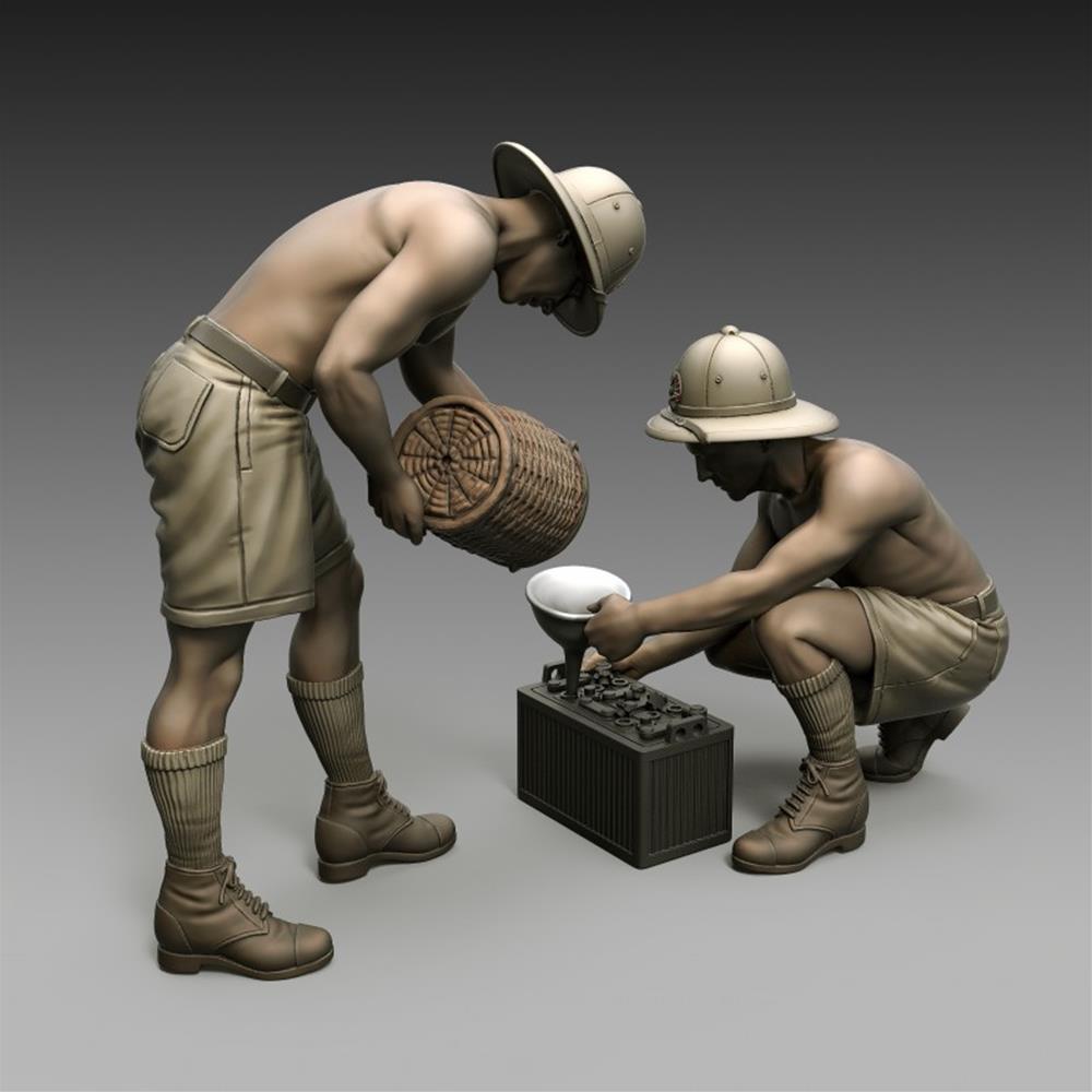 Royal Model 1/35 US Sailor Washing – WWII Resin Figure Kit, 537