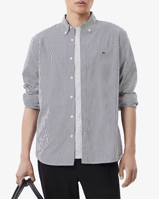 Camicia a righe bianche e blu in popeline di cotone con collo button down