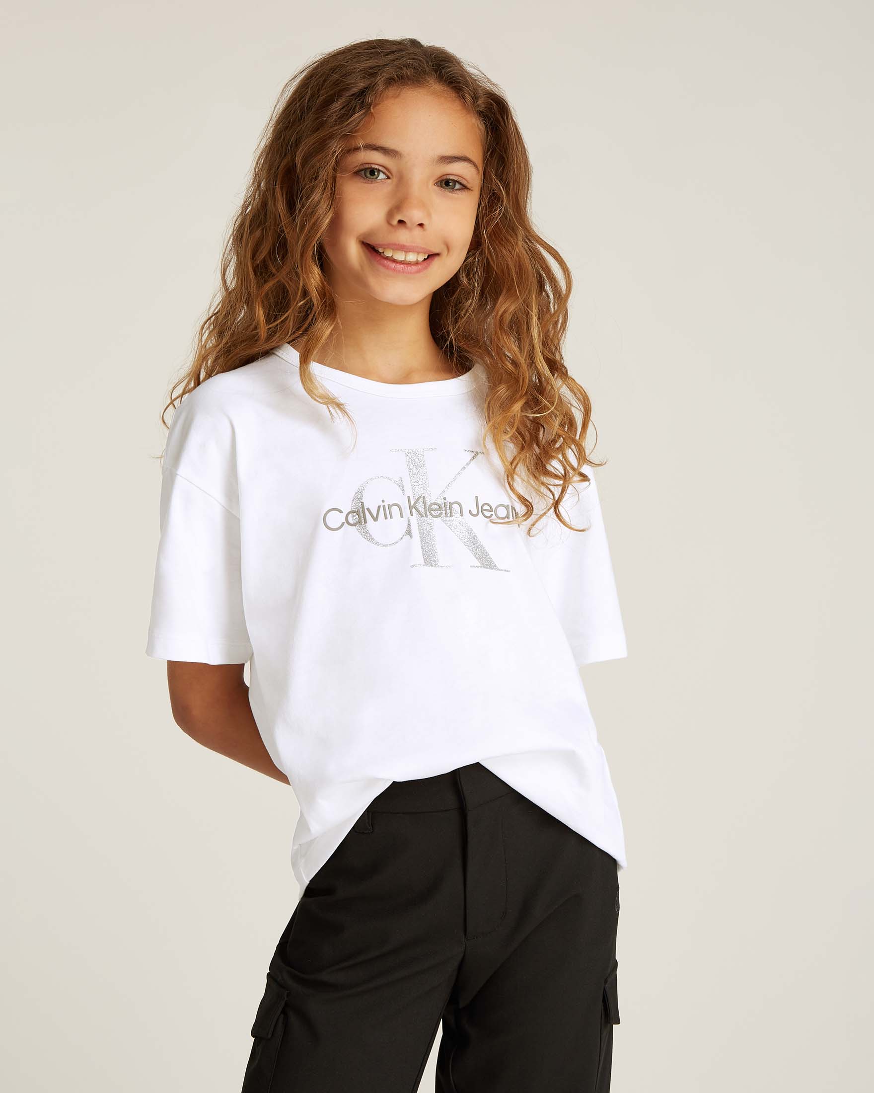 T-shirt relaxed fit Calvin Klein bianca in cotone con logo monogram glitterato