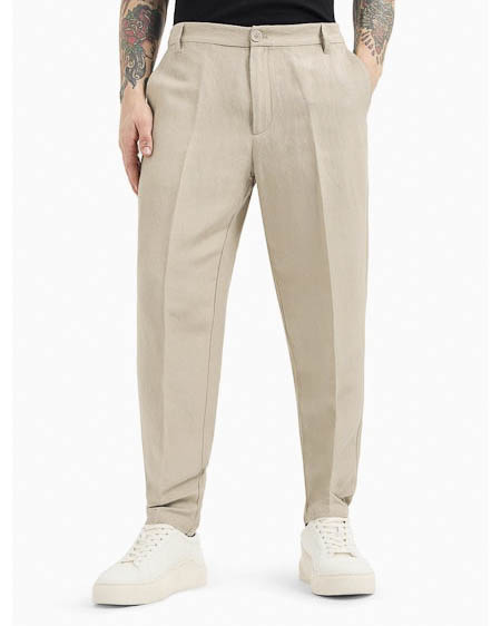 Pantalone Armani Exchange color sabbia in misto lino e viscosa carrot fit