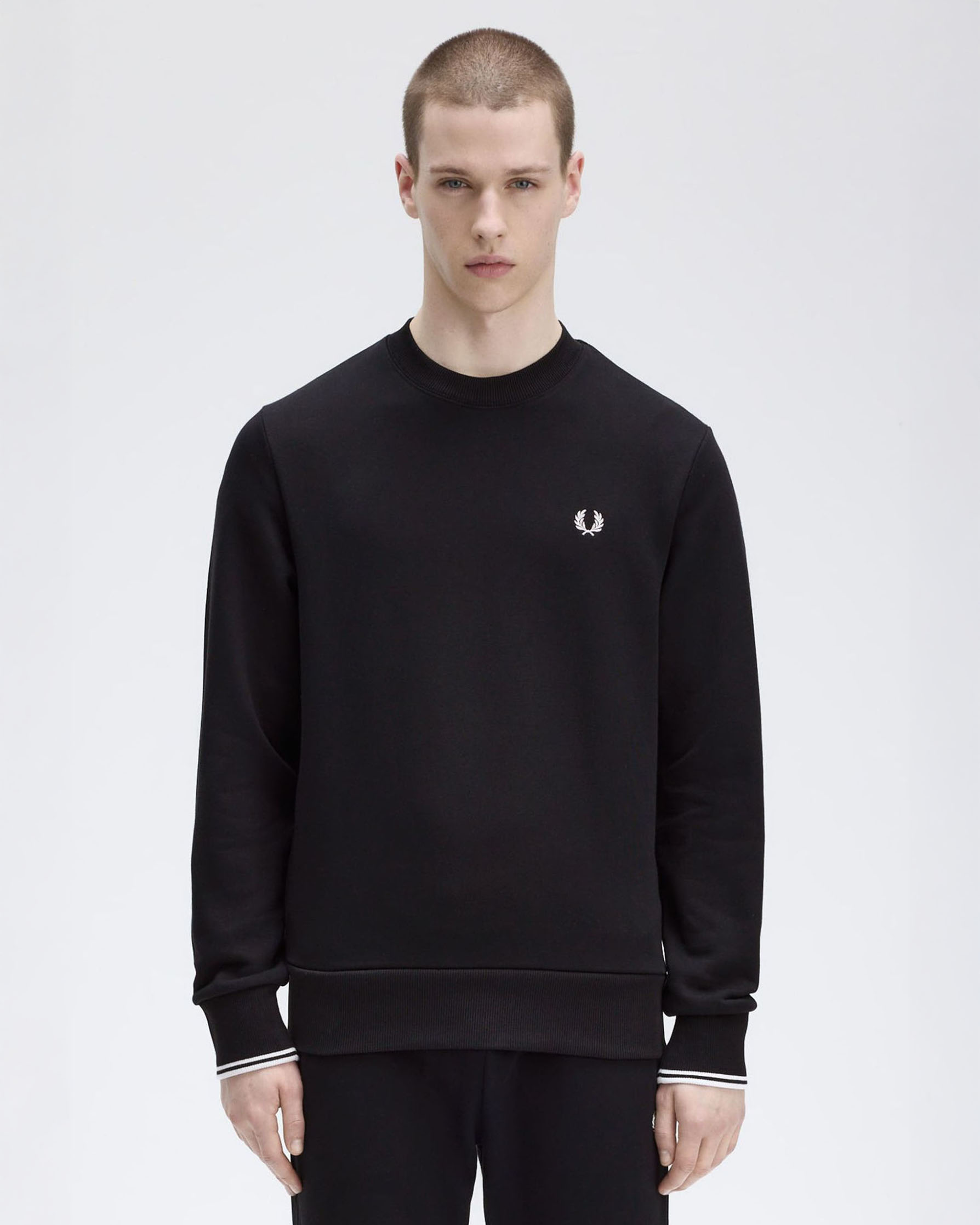 Felpa Fred Perry nera girocollo con bordino bianco sulla manica