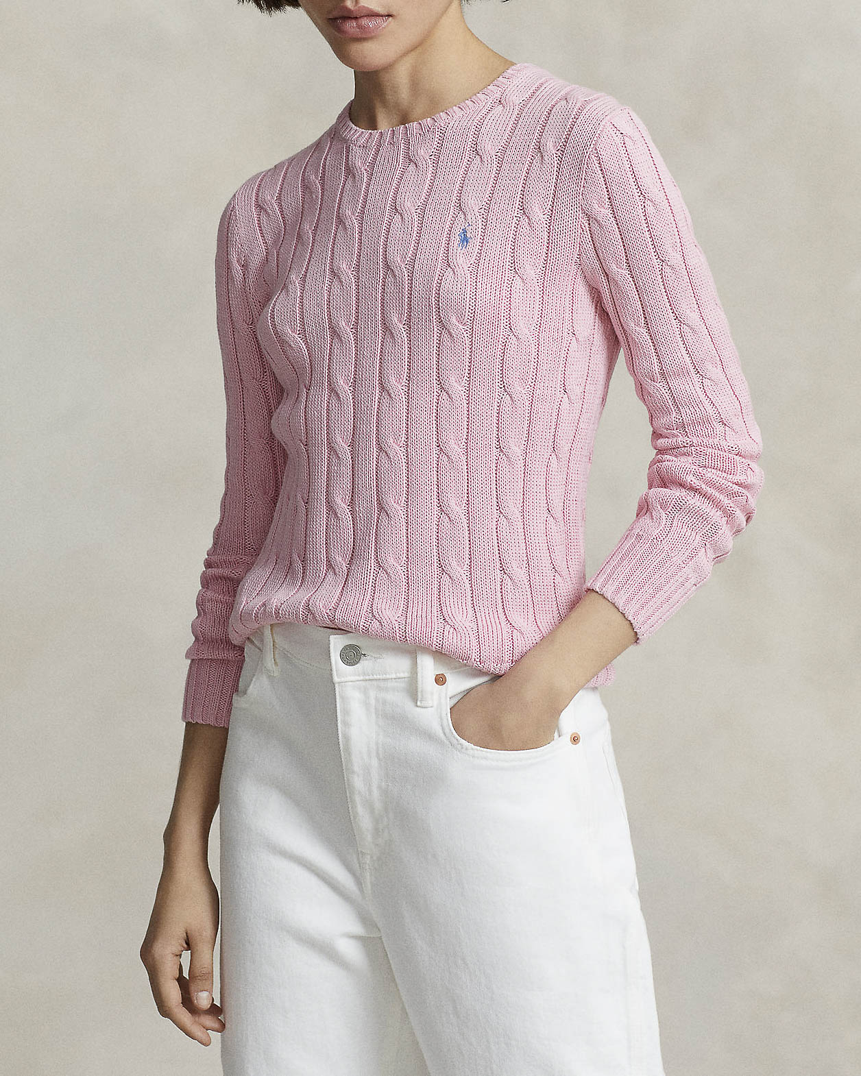 Maglioncino Polo Ralph Lauren rosa in cotone lavorazione a trecce con logo azzurro ricamato sul petto