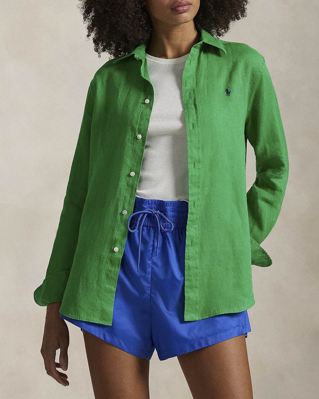 Camicia verde smaraldo Polo in lino con logo blu ricamato sul petto