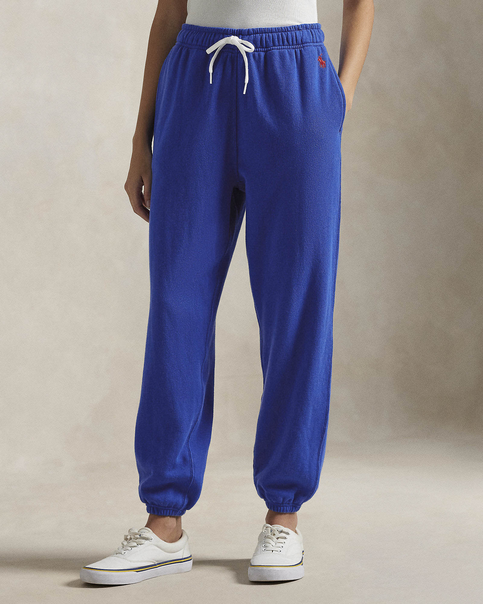 Pantaloni blu royal in felpa di cotone garzato con elastico al fondo e logo rosso ricamato image