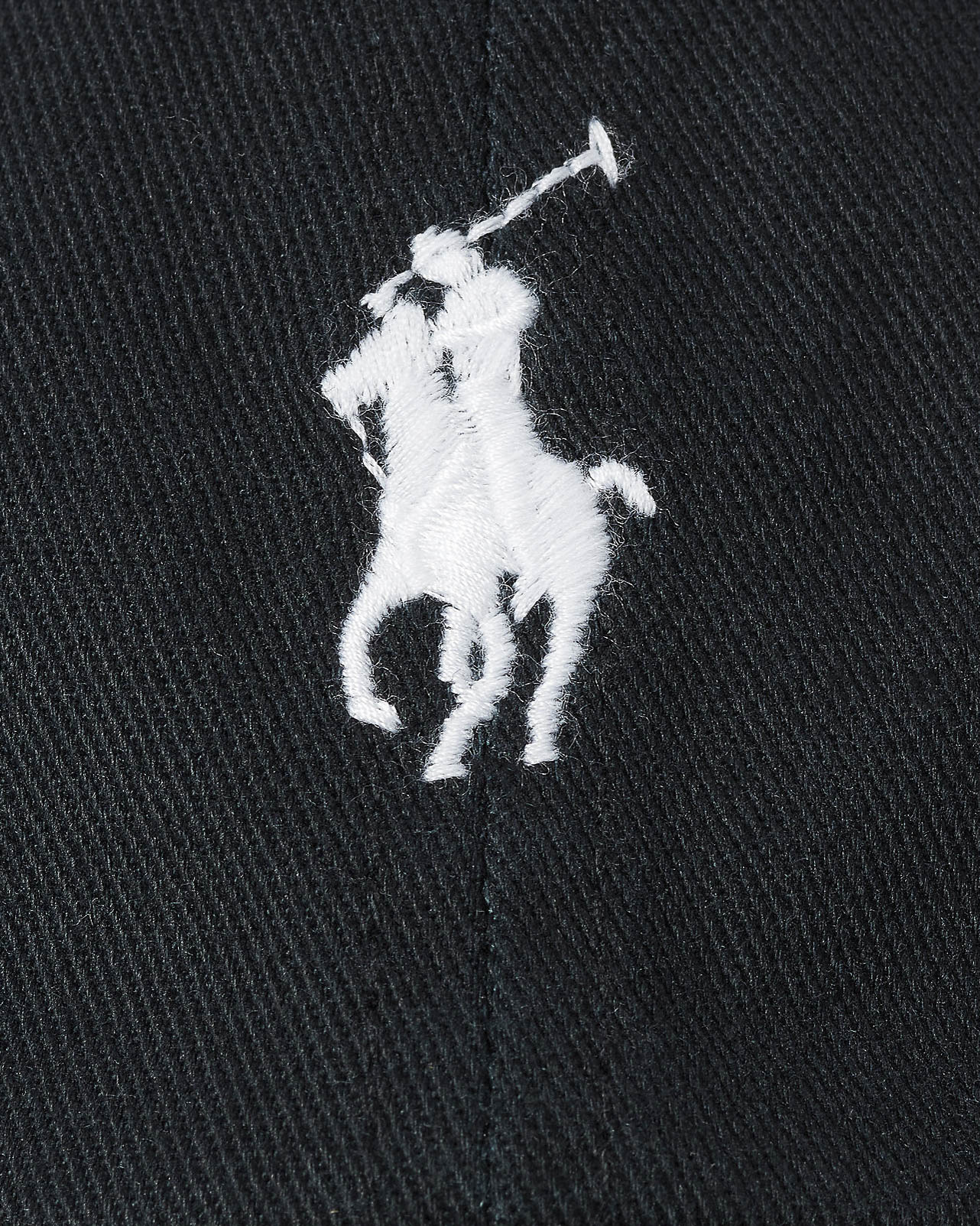 Cappellino nero in cotone con logo ricamato sul frontino a contrasto di colore