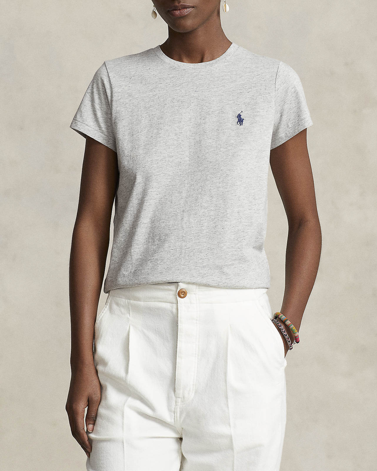 T-shirt grigia chiaro in cotone con scollo tondo e logo ricamato