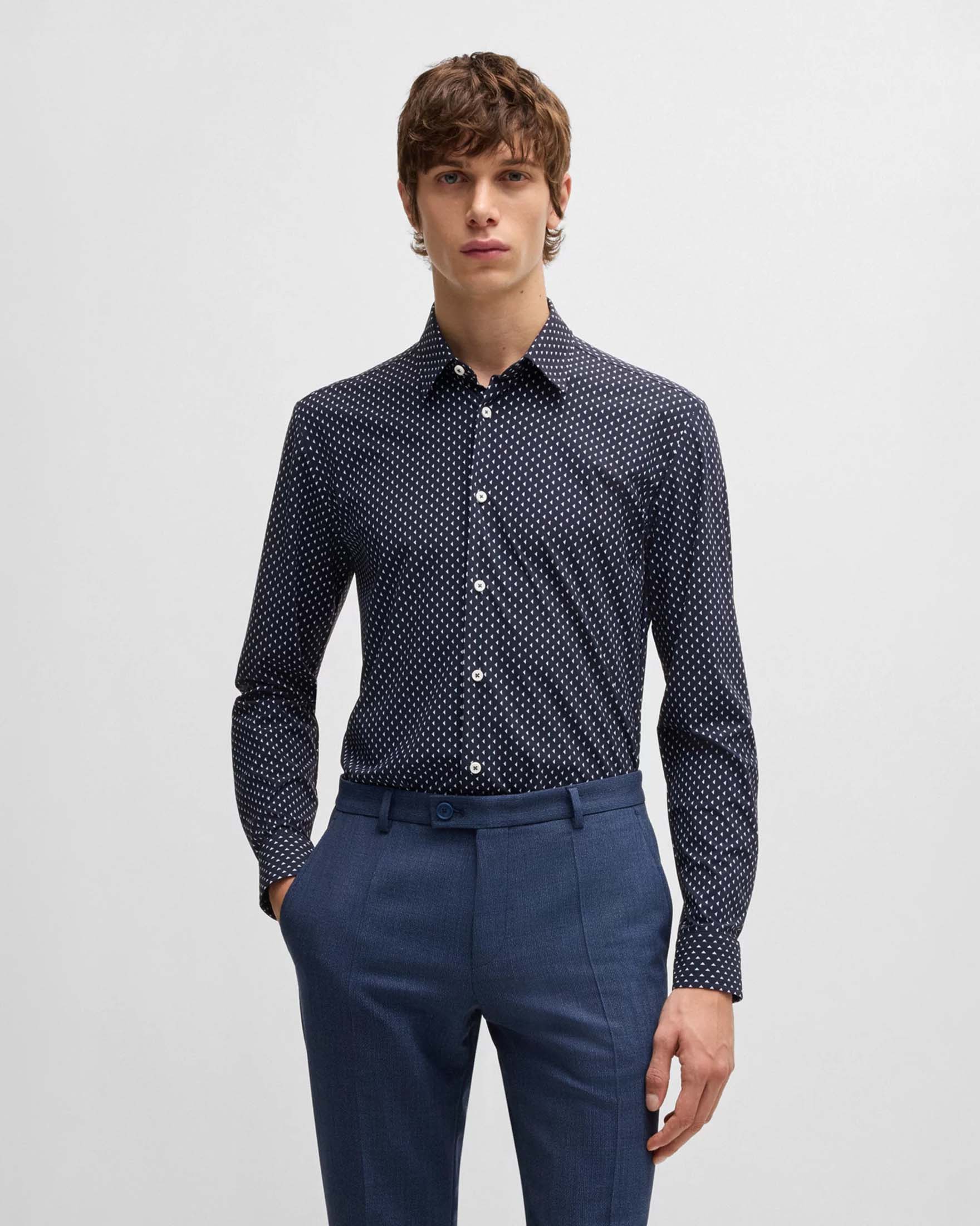 Camicia blu Roan in fantasia geometrica slim fit in tessuto tecnico stretch con colletto Kent