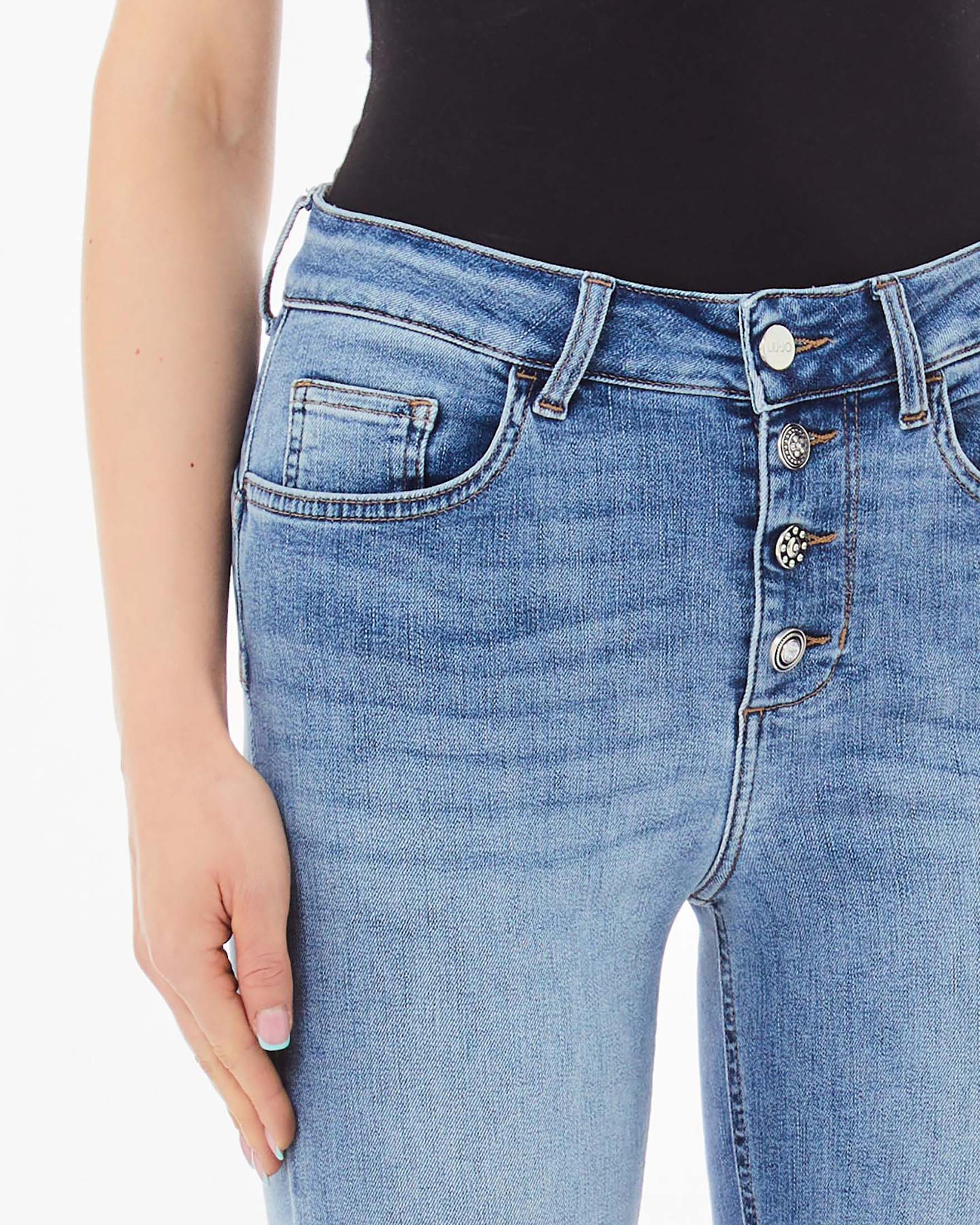 Jeans a trombetta lavaggio medio super stone washed a vita alta con chiusura a bottoni gioiello image