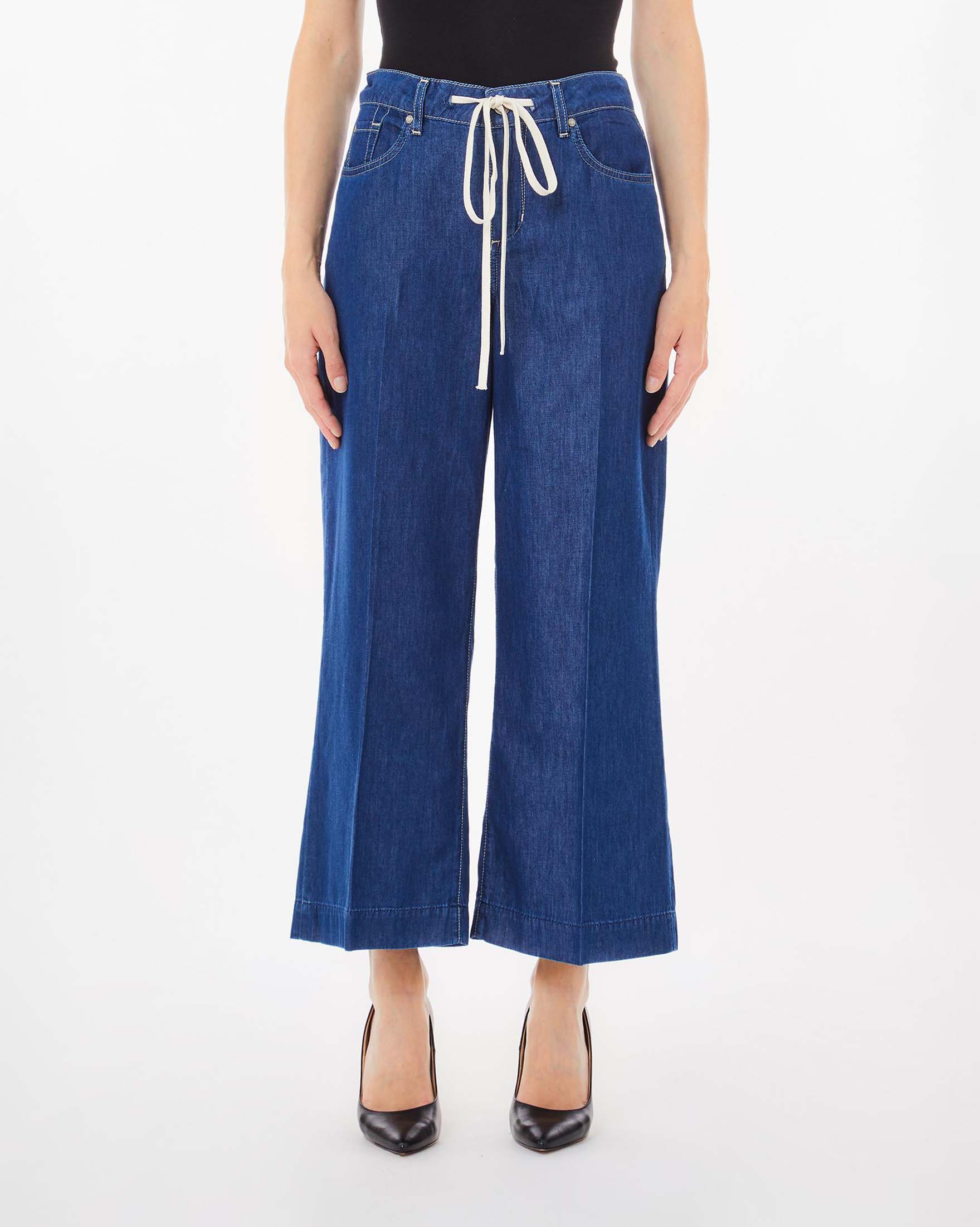 Jeans ampi cropped in tencel lavaggio scuro con piega stirata e coulisse in vita