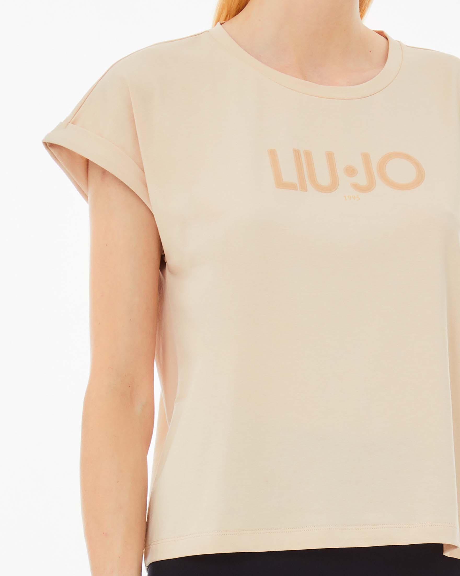 T-shirt beige in cotone stretch con maniche ad aletta e scritta logo effetto gommato image