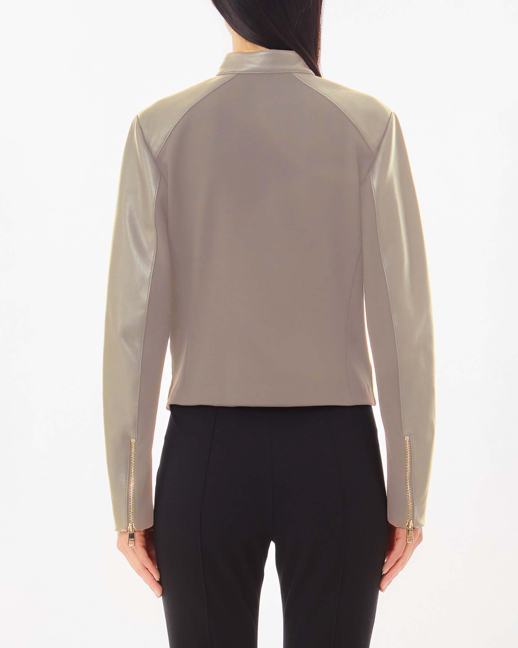 Giacca biker beige in pelle con colletto alla coreana ed inserto in jersey punto Milano sul retro