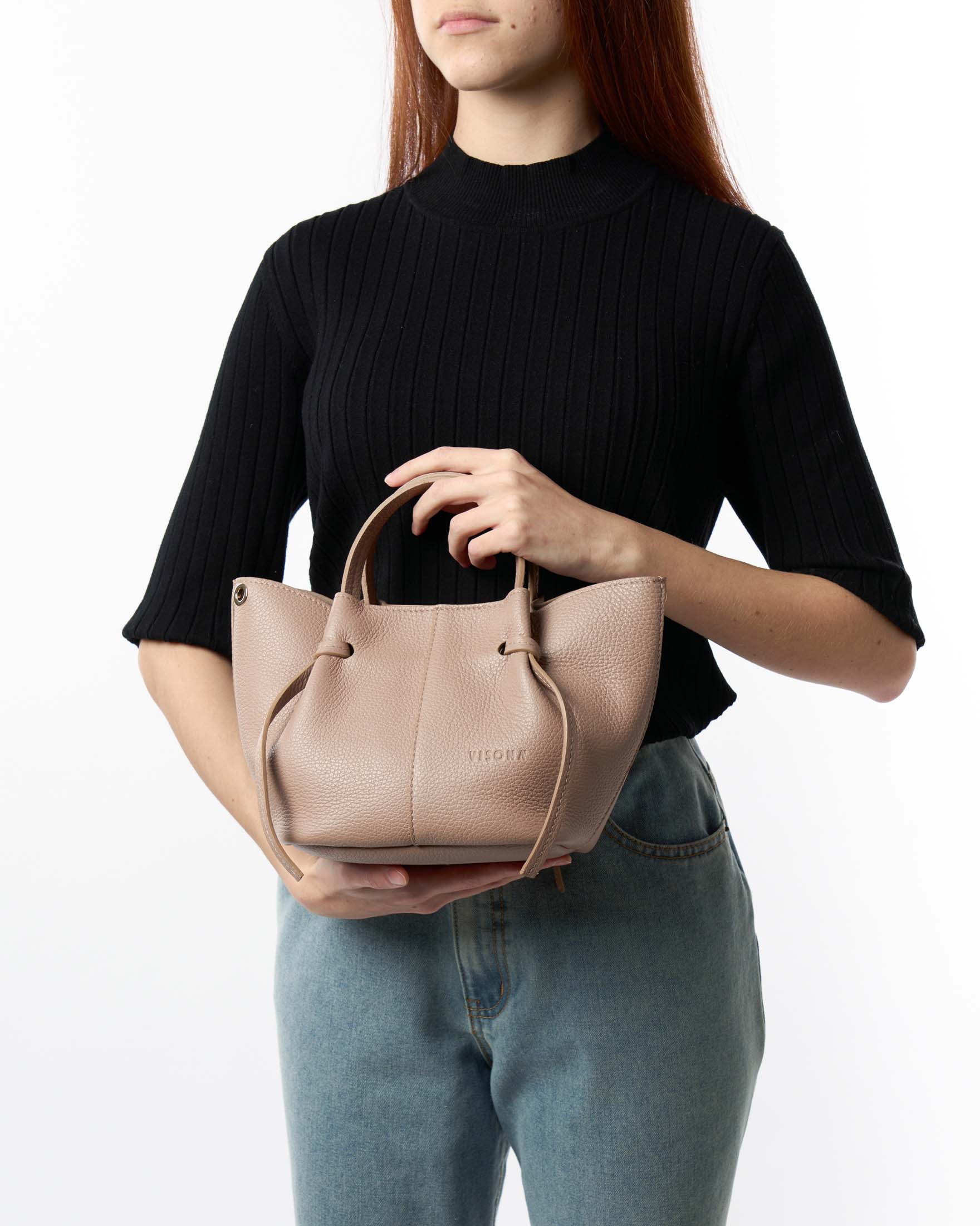 Borsa a mano rosa polvere a trapezio piccola in pelle bottalata con laccetti di regolazione fronte e retro image