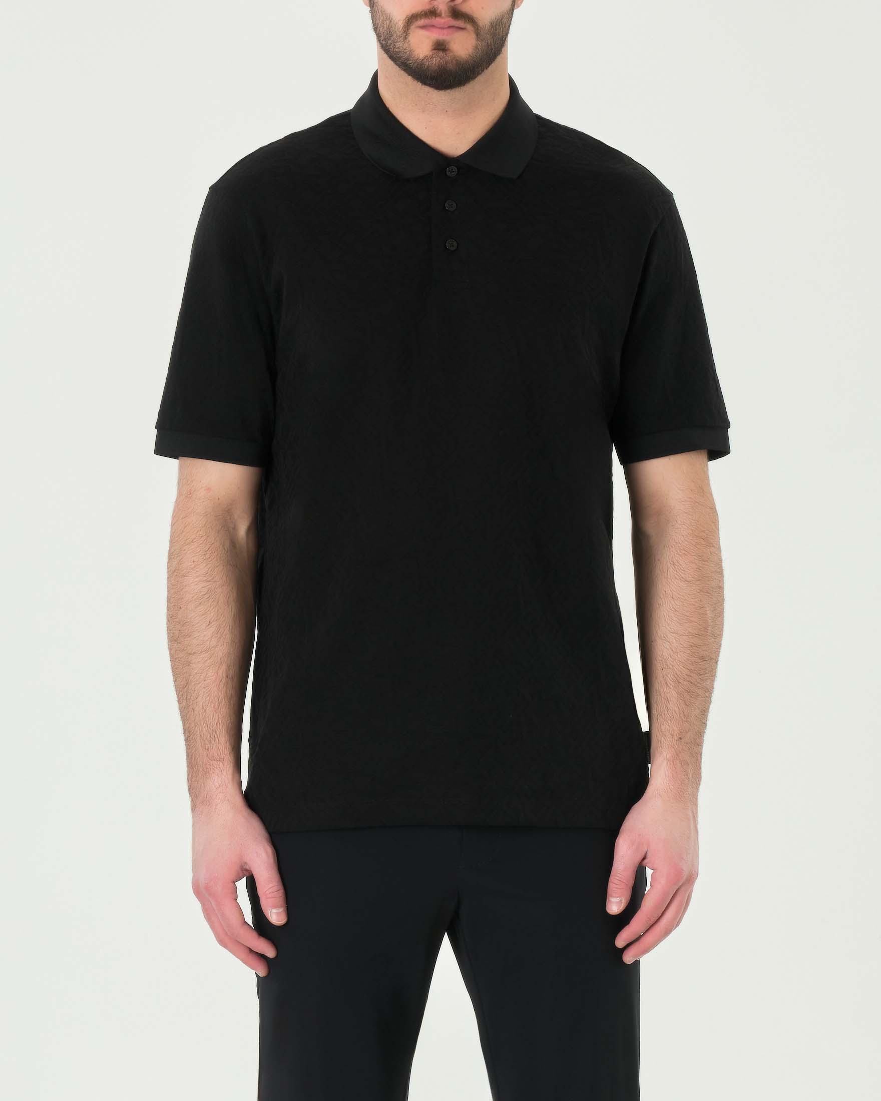 Polo nera mezza manica con lavorazione a logo jacquard all over