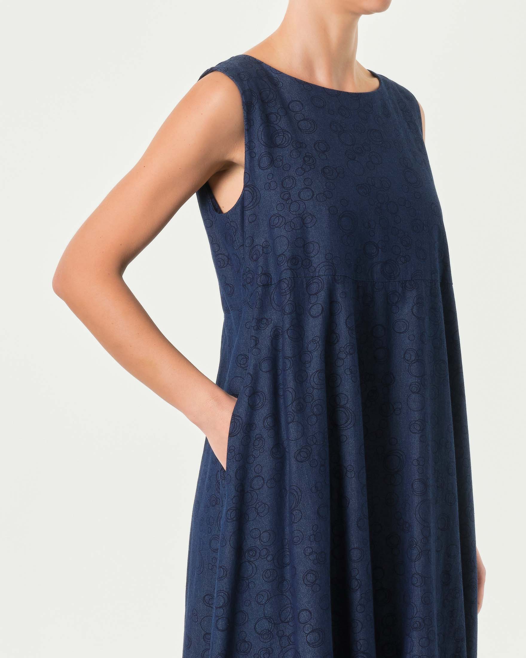 Abito lungo blu in cotone chambray a fantasia bolli senza maniche image