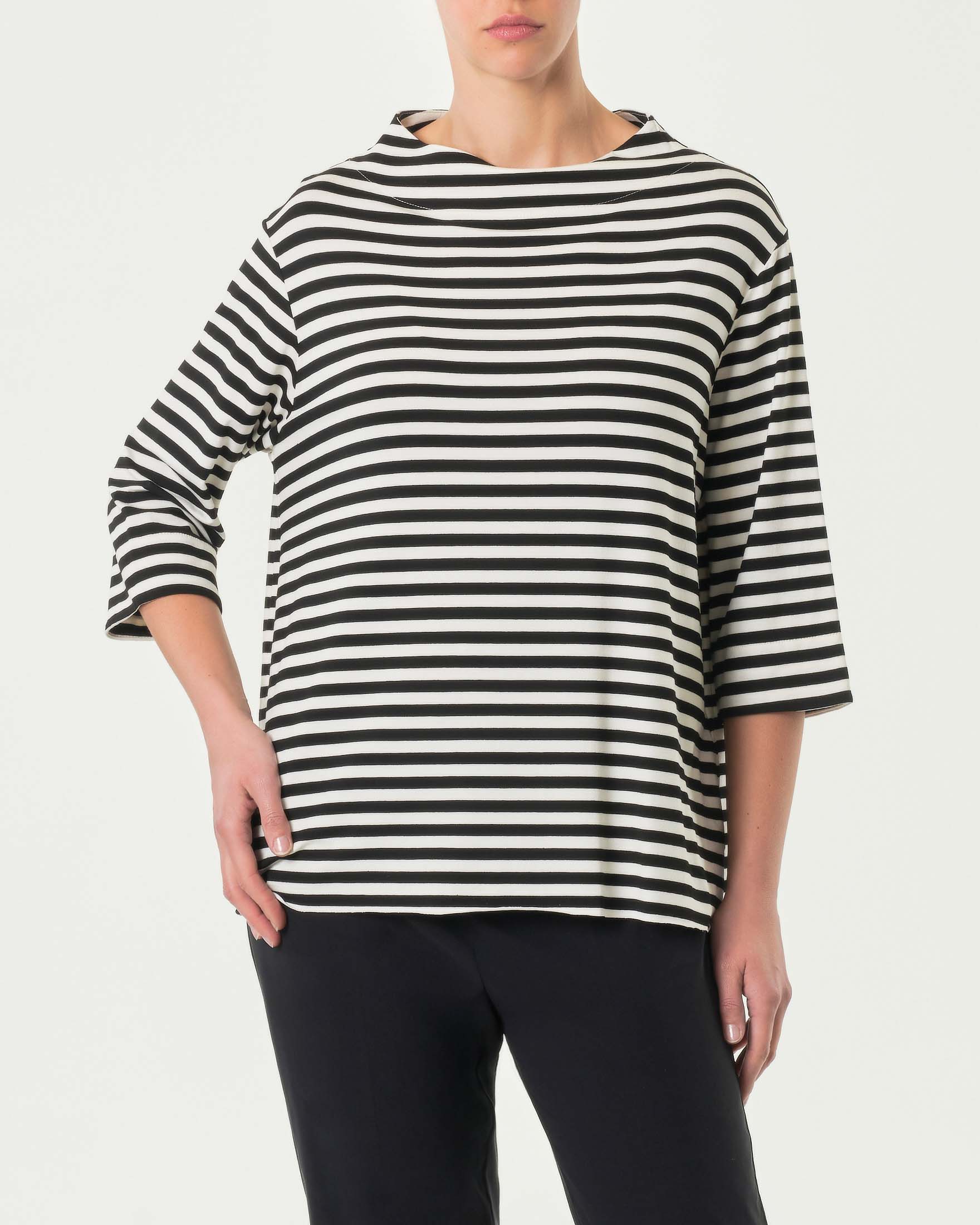 T-shirt in viscosa stretch avorio a righe nere con maniche tre quarti e collo a cratere
