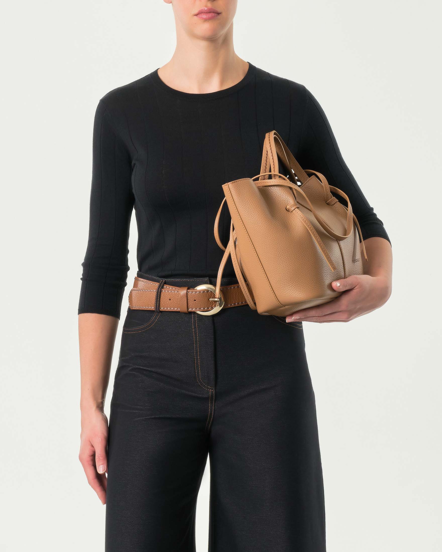 Maglia blu in seta e cotone a coste piatte con maniche tre quarti