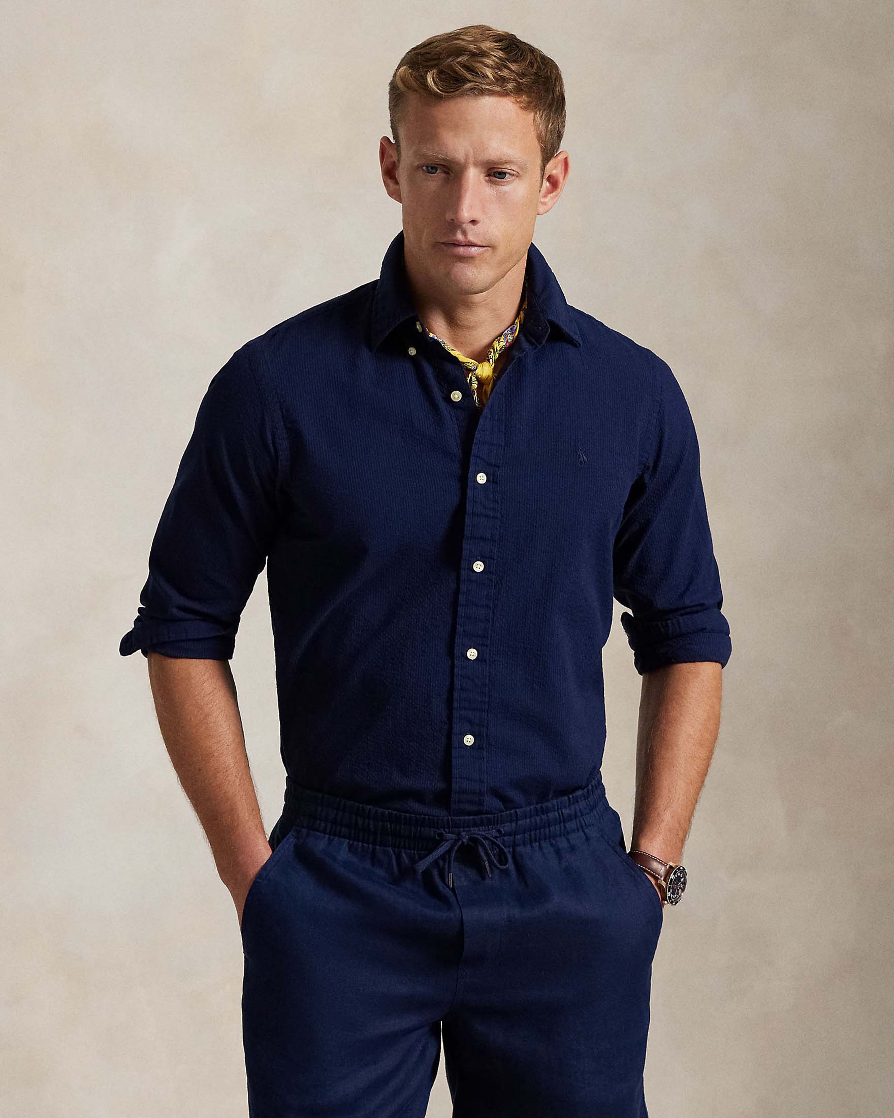 Camicia blu custom-fit in seersucker di puro cotone con colletto button-down