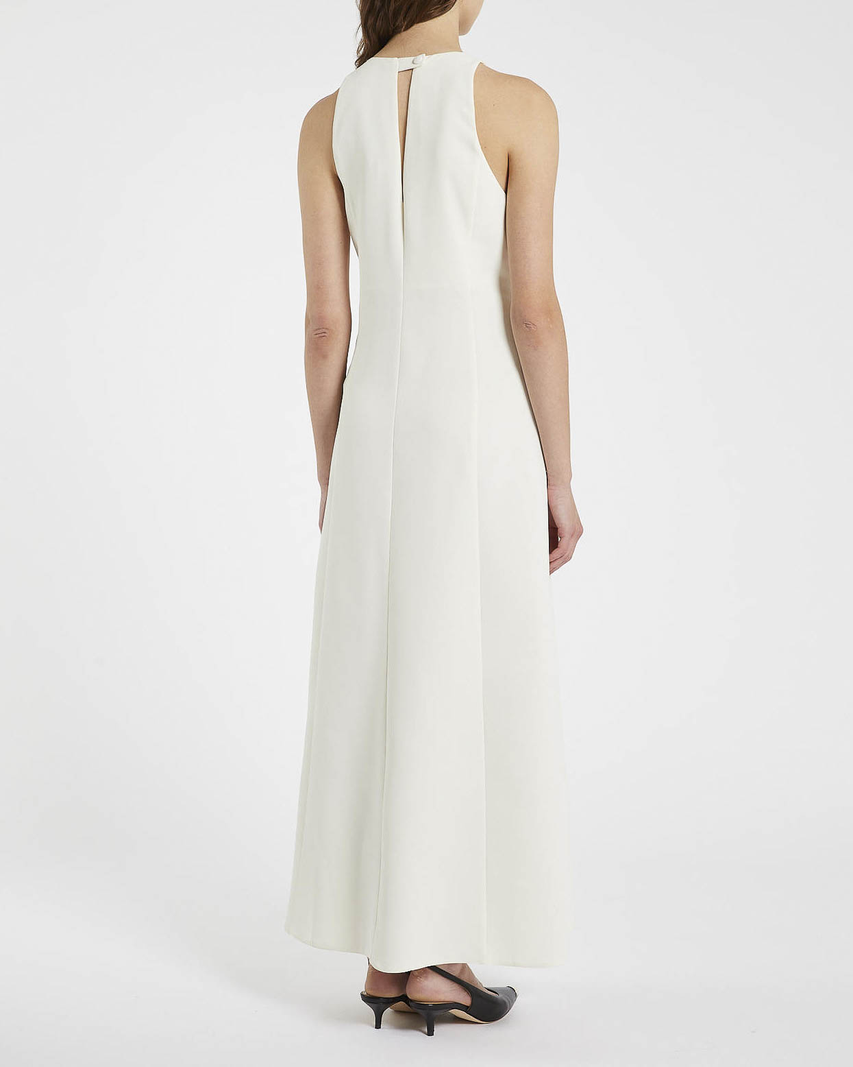 Abito lungo bianco in crêpe enver satin con scollo alla americana e aderente in vita