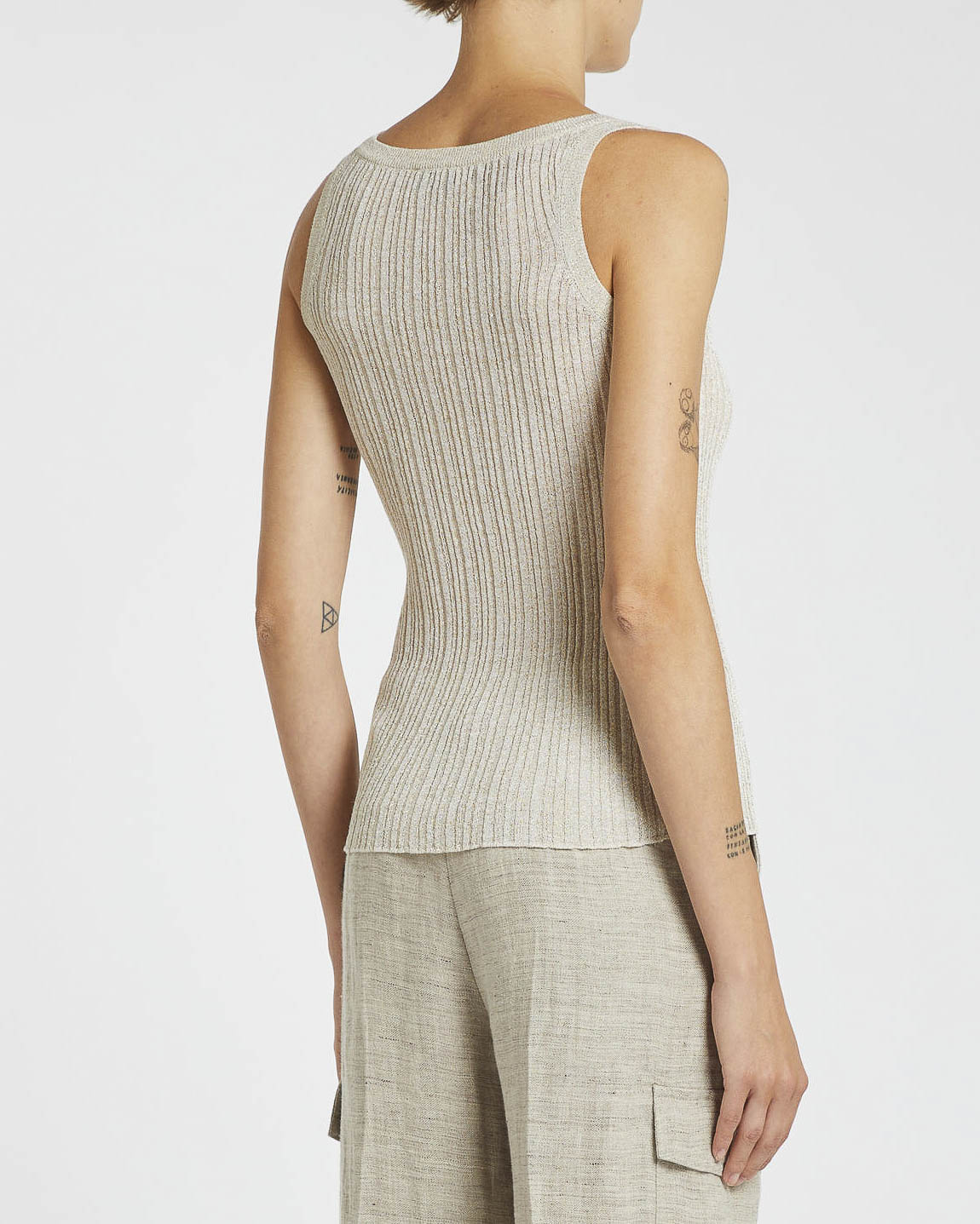 Top in maglia color oro a coste piatte in lurex di misto viscosa
