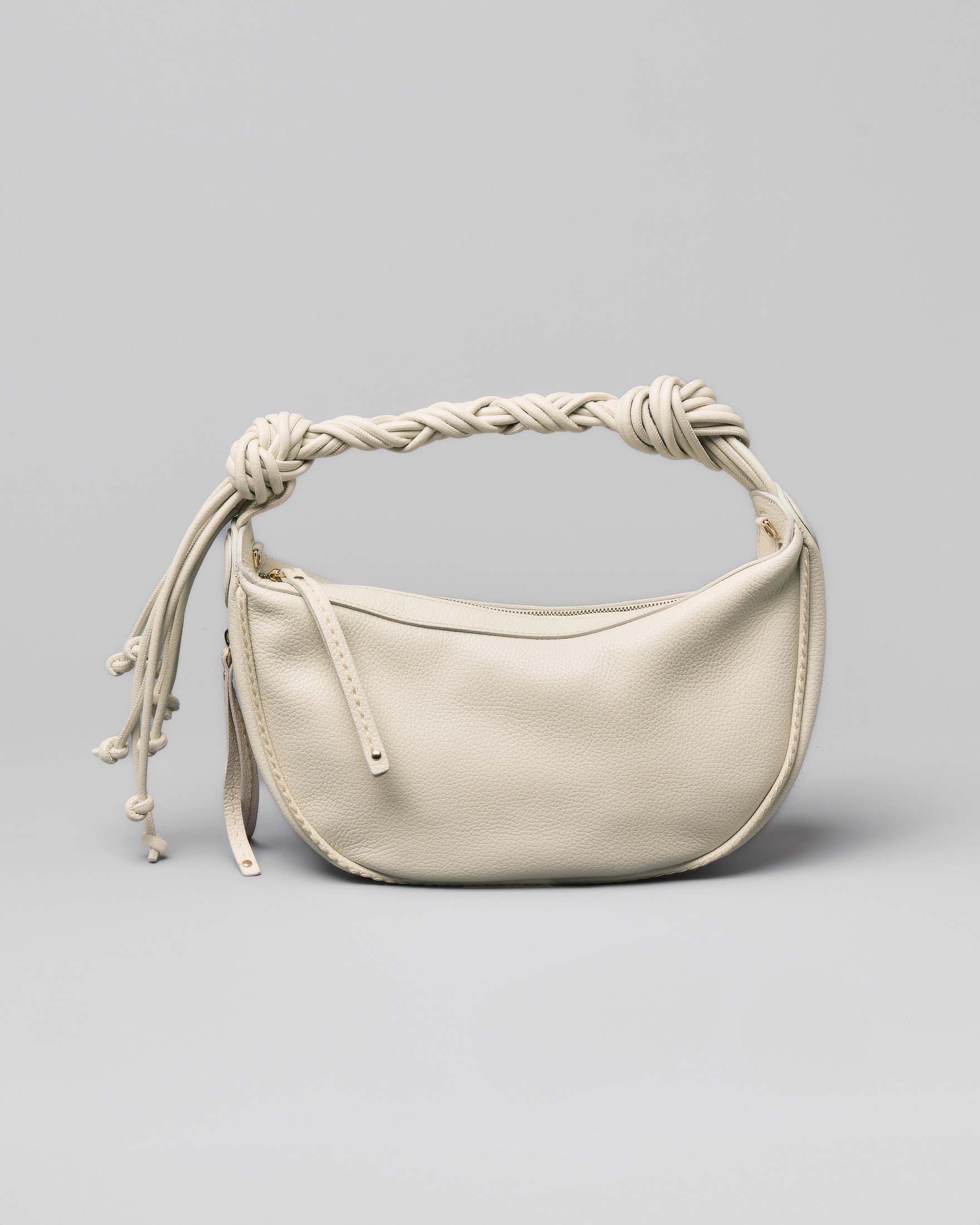 Borsa color latte misura piccola in pelle martellata con spallaccio intrecciato