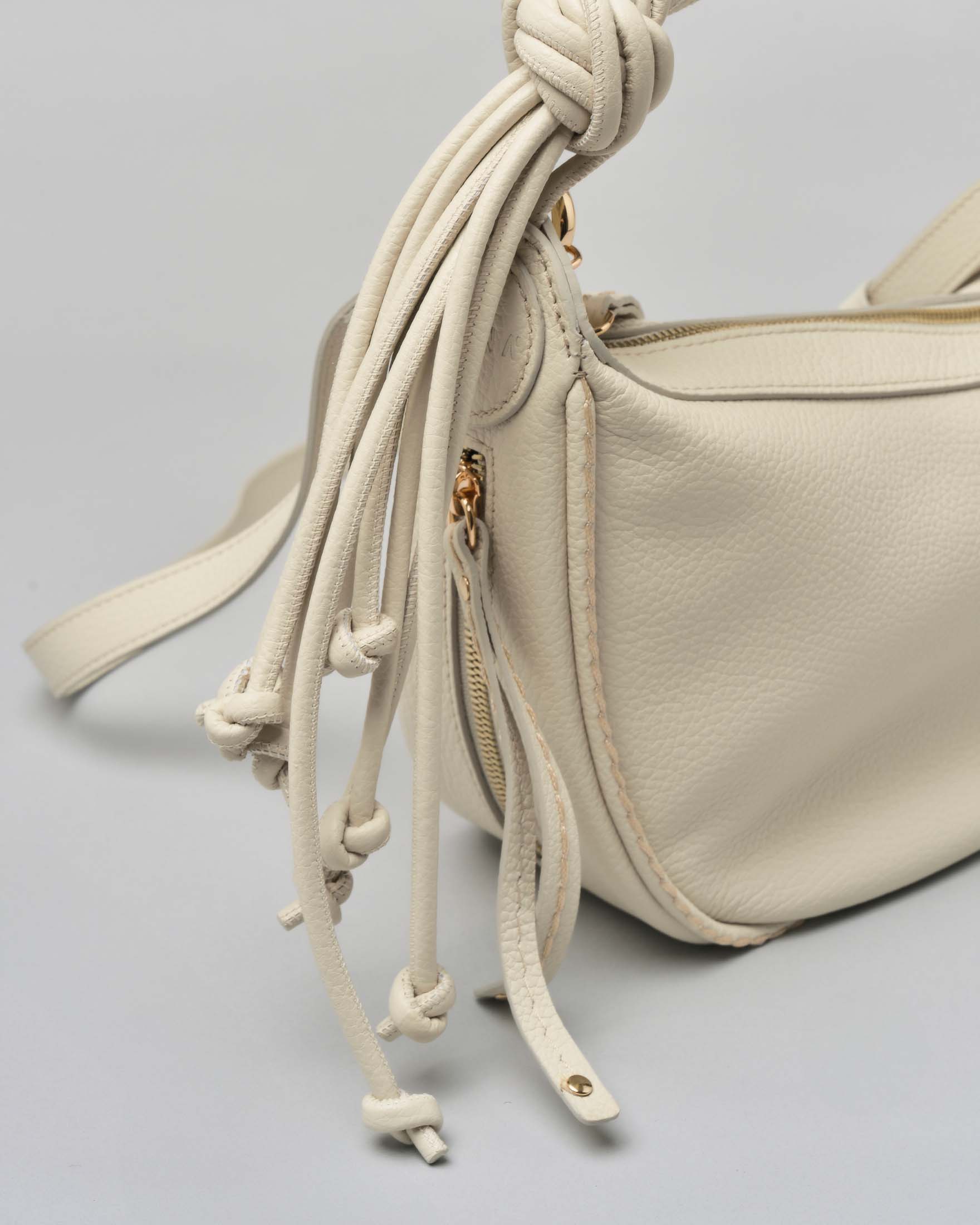 Borsa color latte misura piccola in pelle martellata con spallaccio intrecciato image