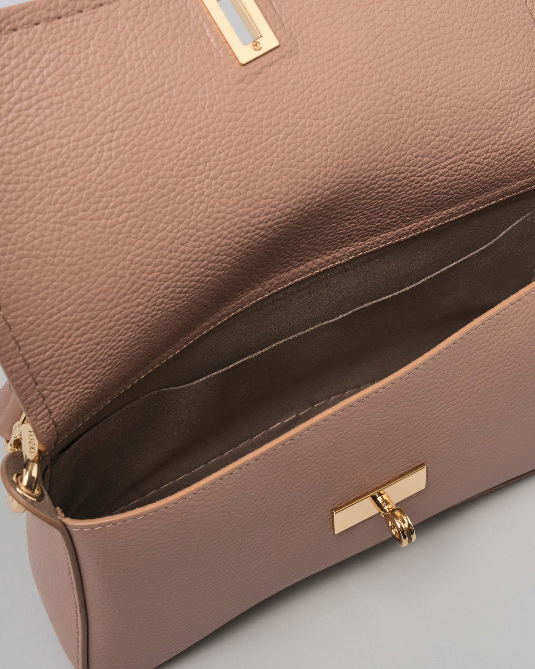 Mini bag rosa cipria in pelle martellata con impunture a vista lungo la patta di chiusura image