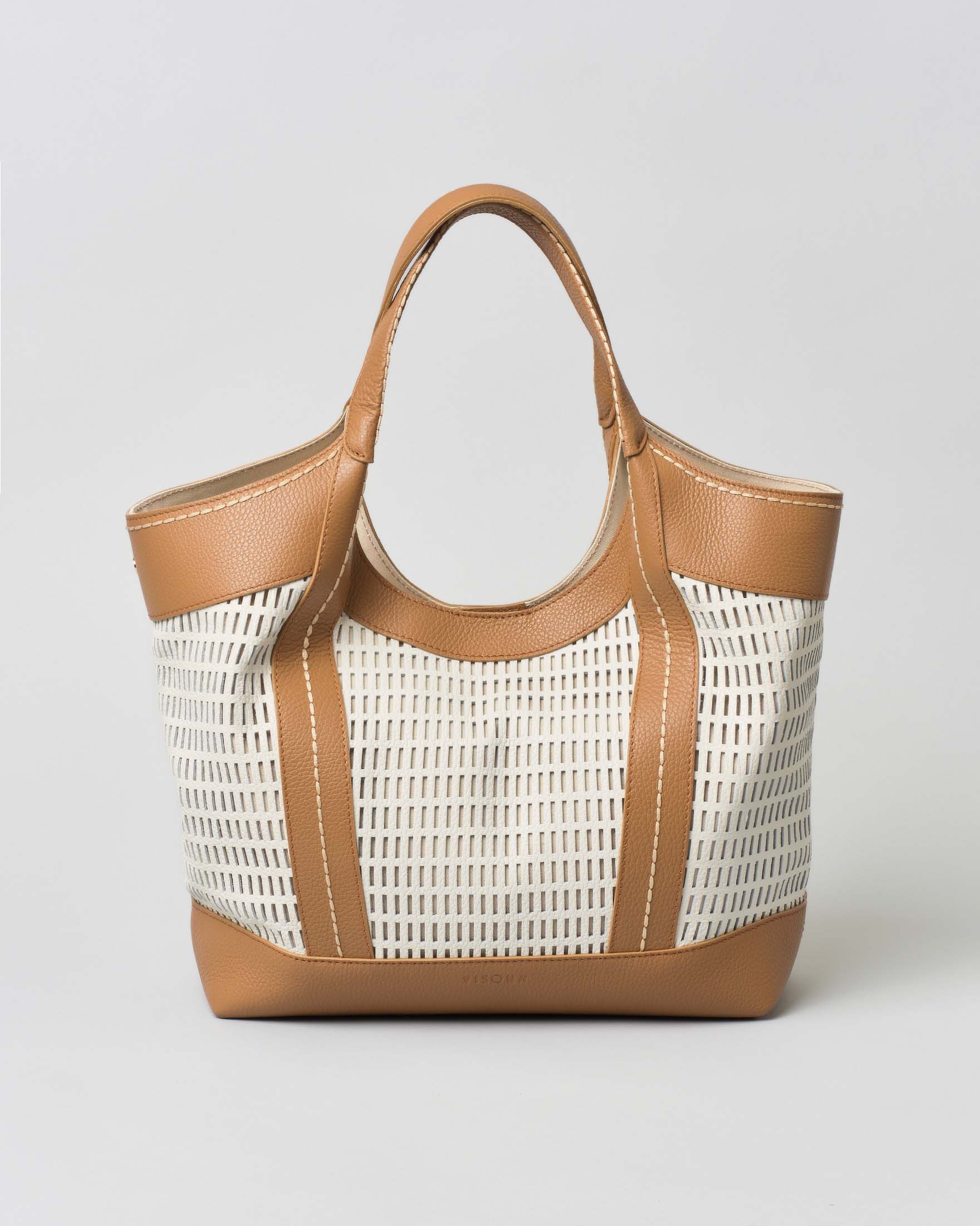 Borsa a spalla in pelle traforata color panna con inserti e manico color cuoio