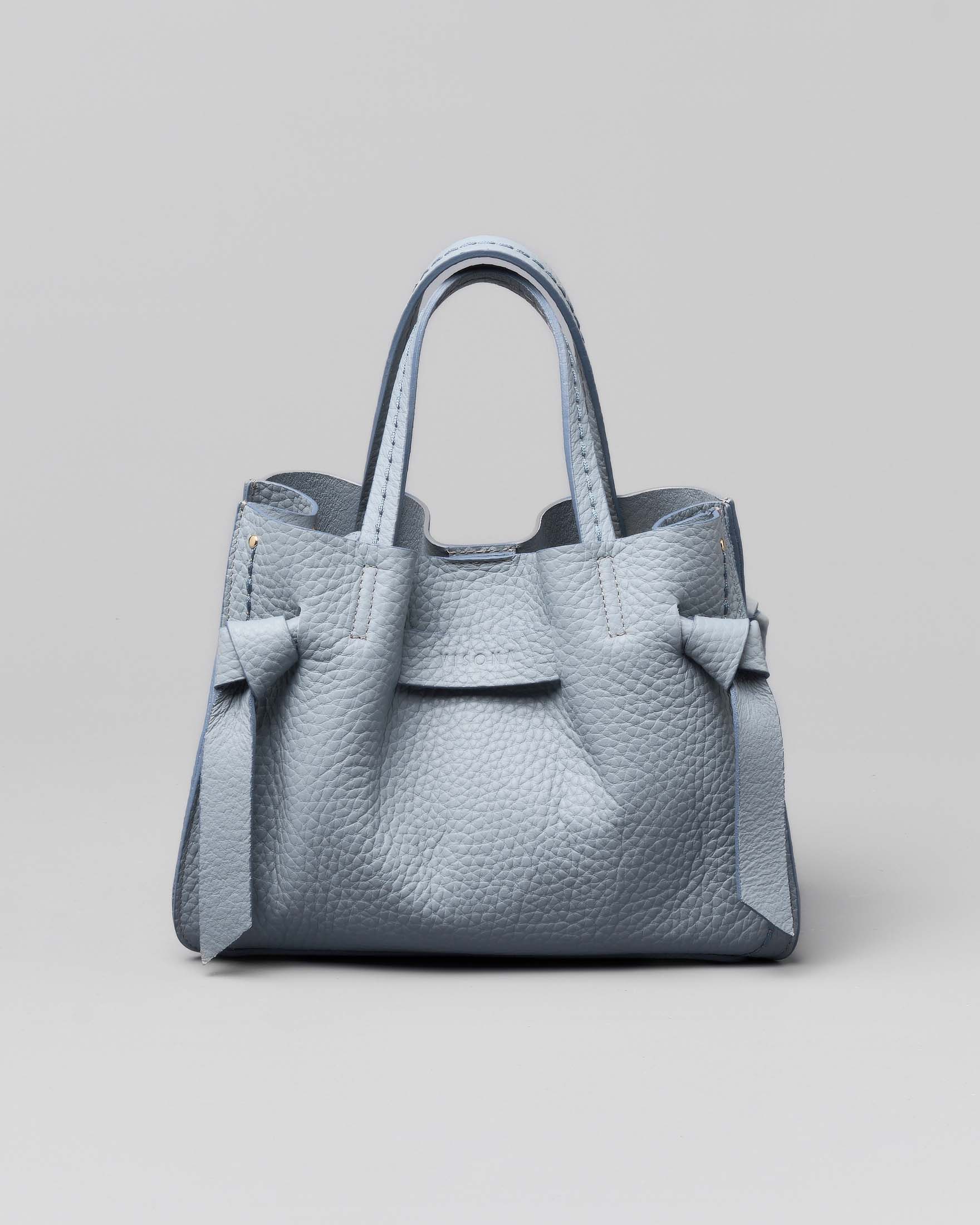 Borsa Visonà azzurro cielo misura piccola in pelle martellata con inserto abbinato con nodi e impunture a contrasto