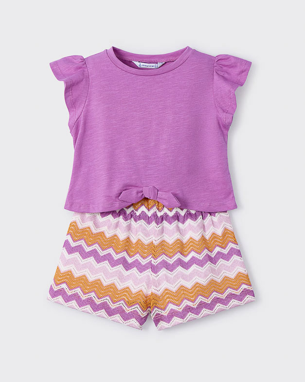 Completo t-shirt lilla e short in fantasia chevron multicolor