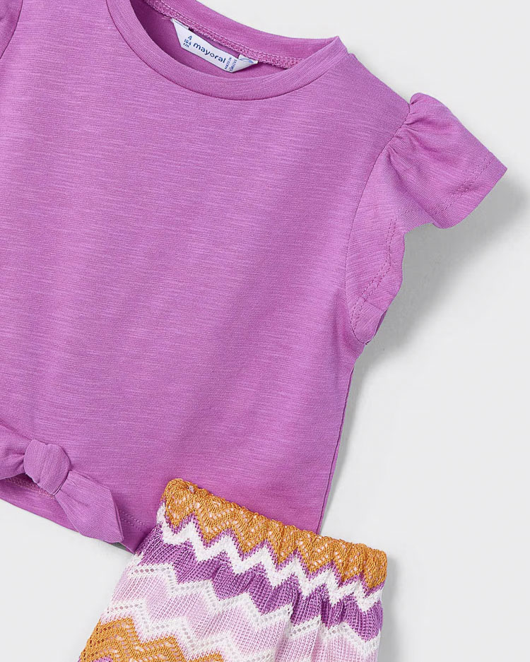 Completo t-shirt lilla e short in fantasia chevron multicolor image