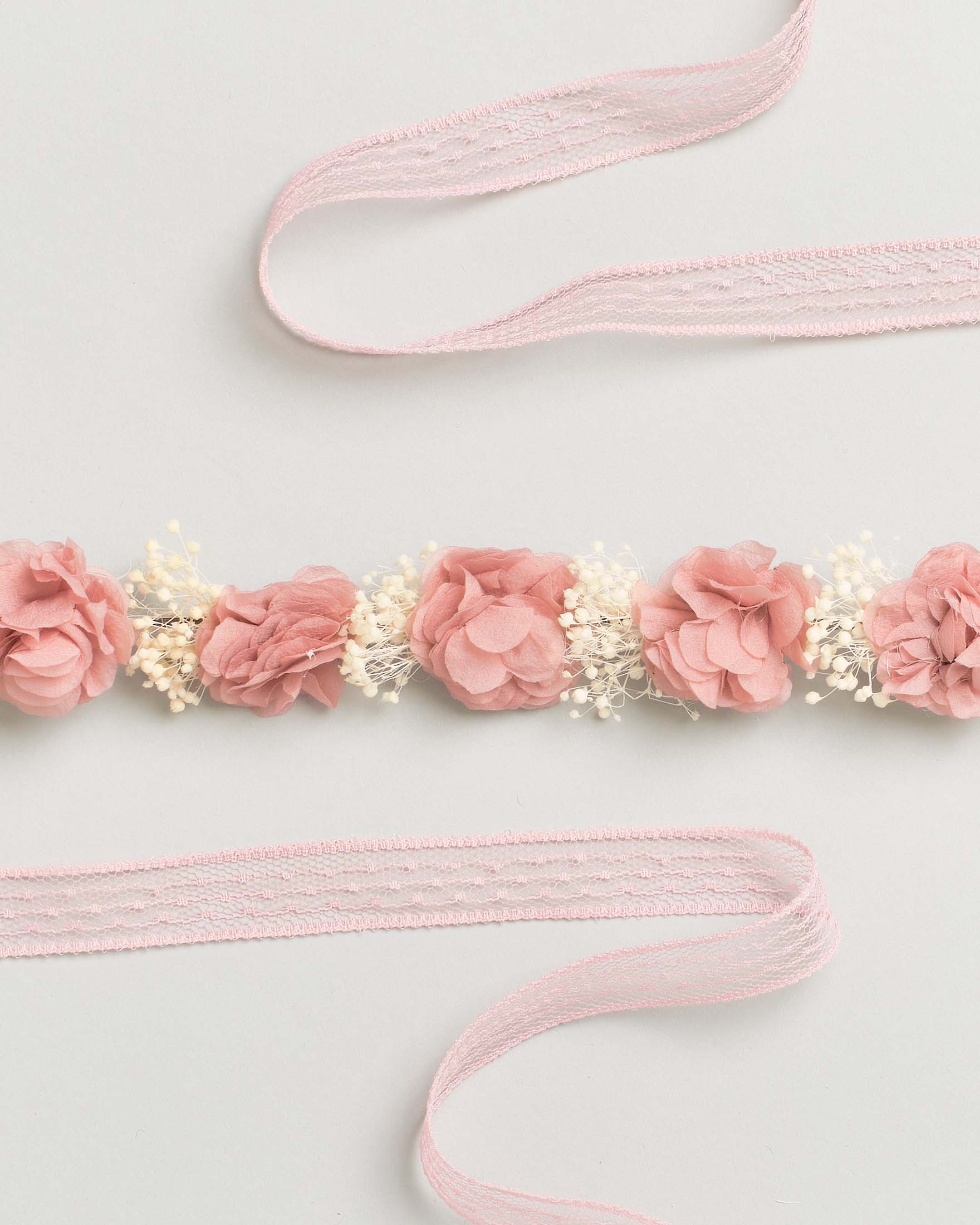 Coroncina con fiori rosa e fiocco image