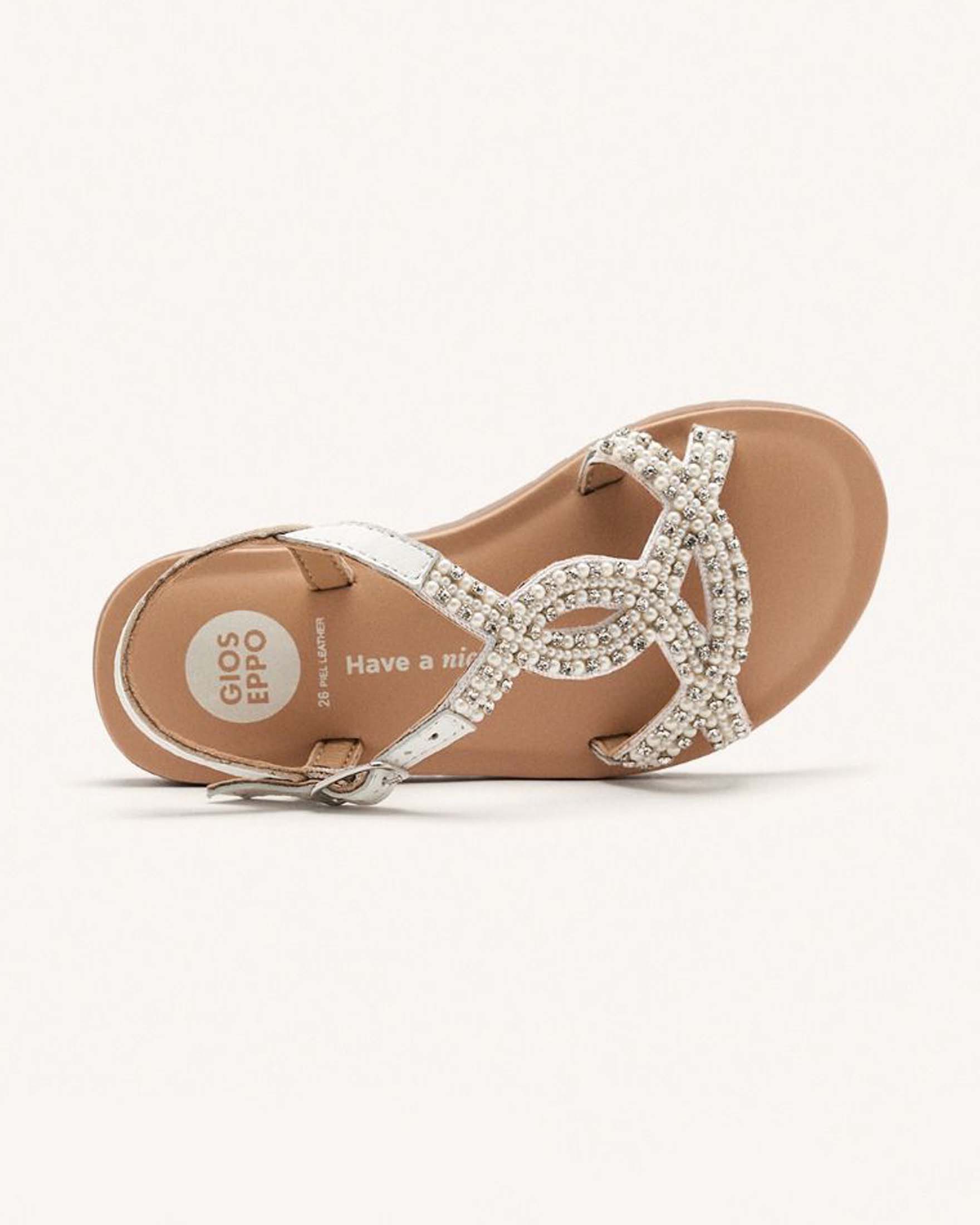 Sandalo bianco in pelle con perline oro e bianche intrecciate