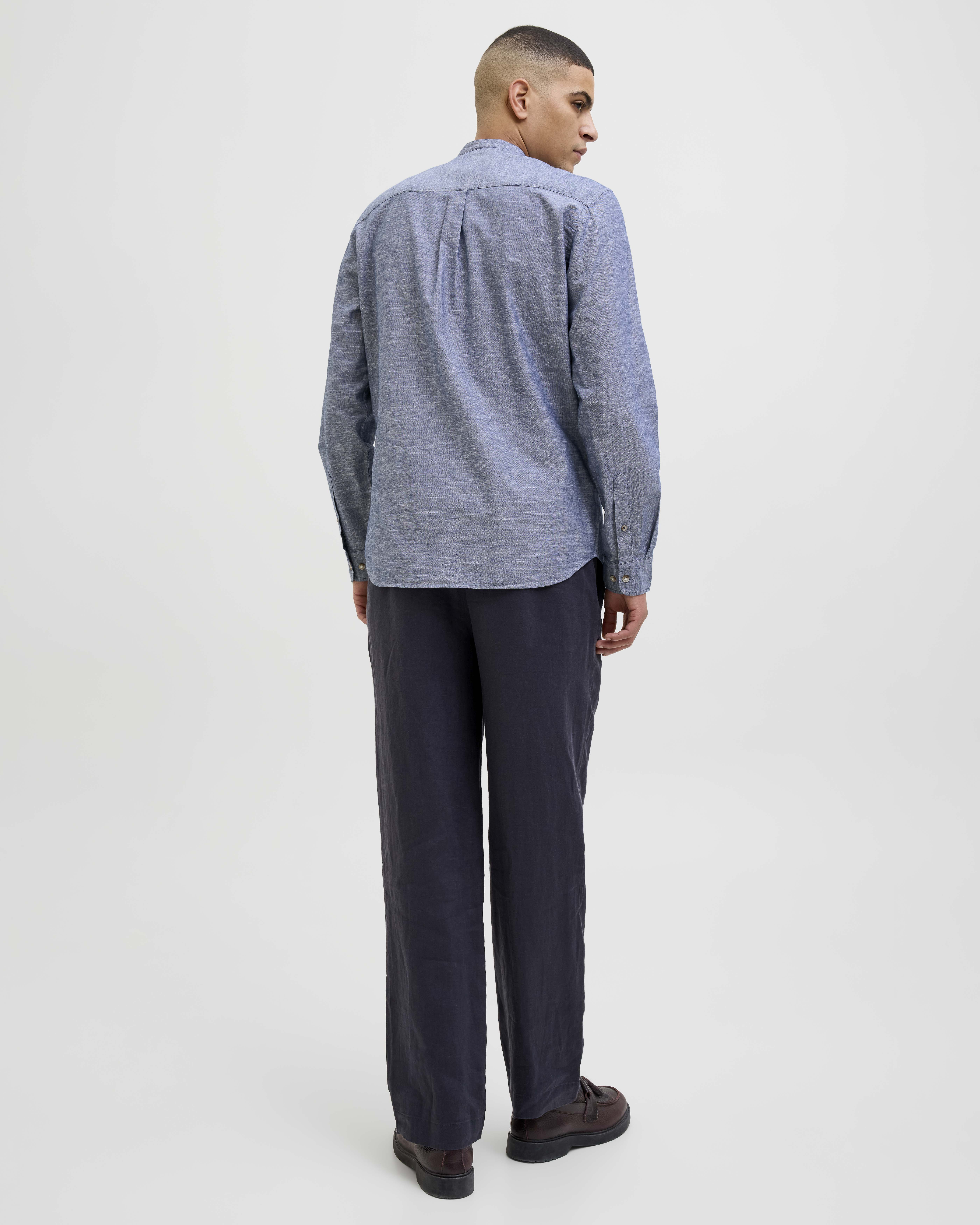 Camicia alla coreana color denim comfort-fit in cotone e lino image