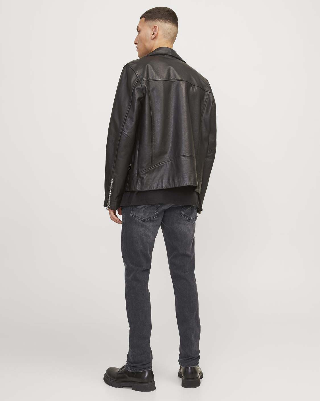 Jeans slim a vita bassa neri in cotone stretch con baffature e sabbiature image