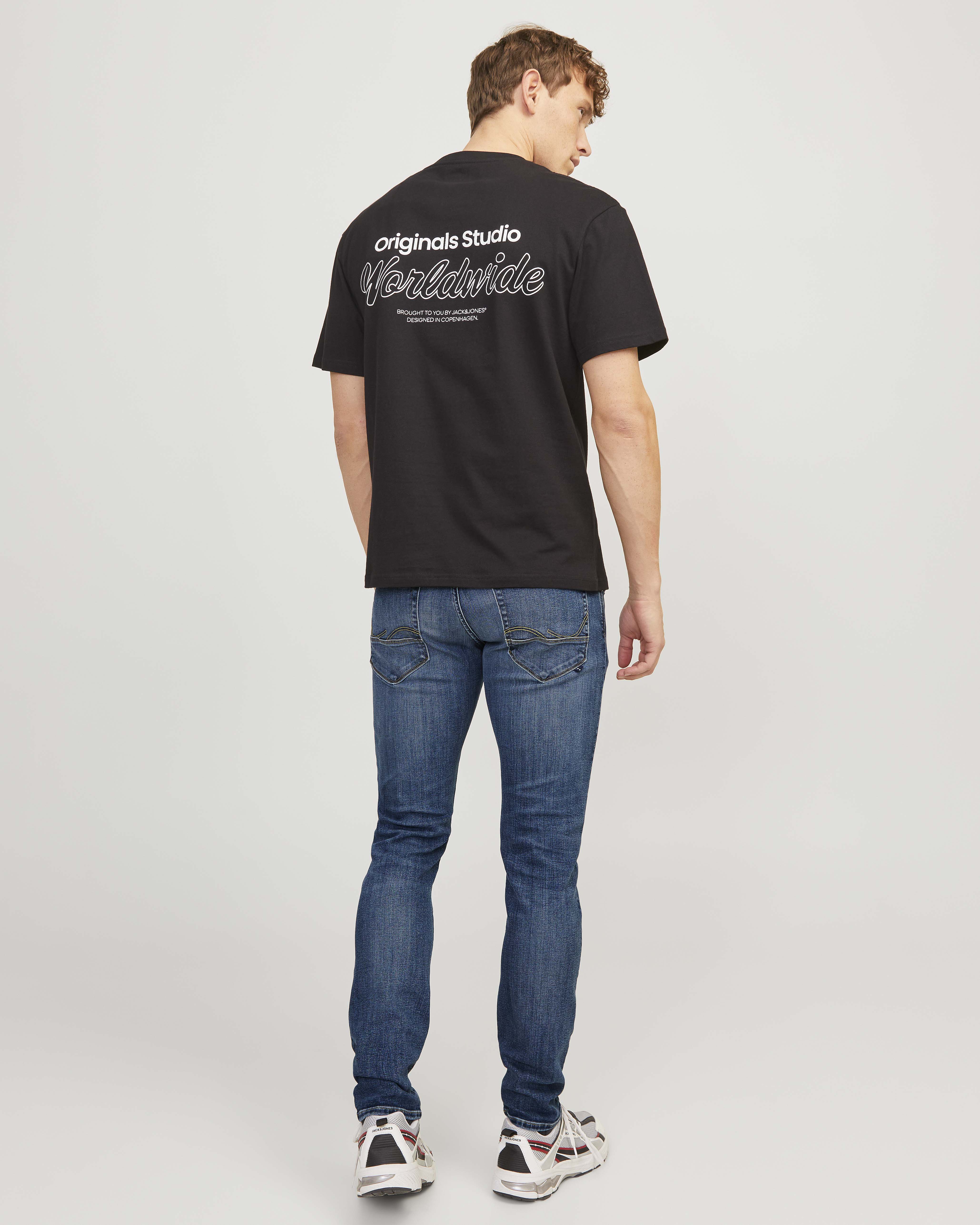 Jeans slim a vita bassa in cotone stretch lavaggio medio stone washed con leggere sabbiature e baffature image